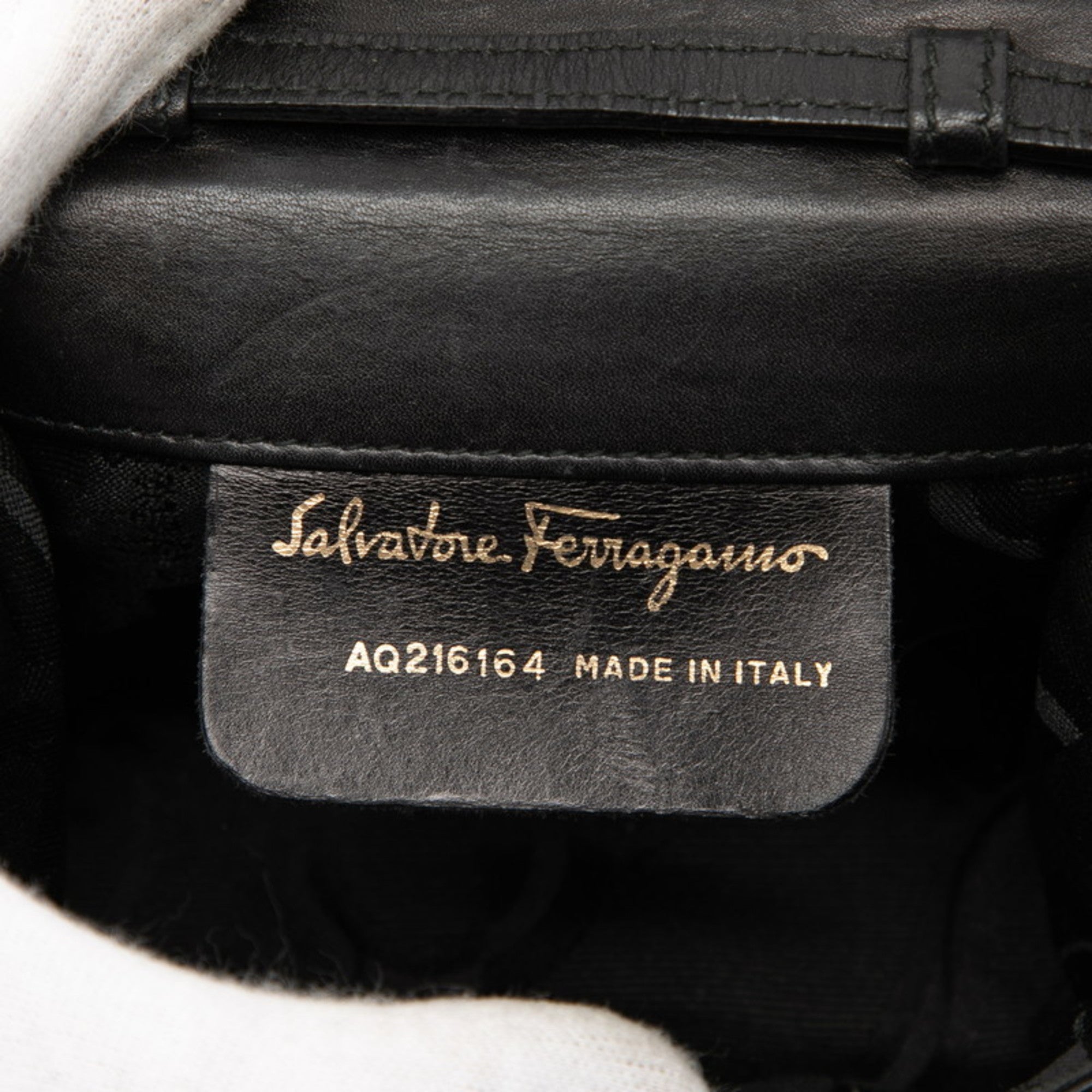 Salvatore Ferragamo Black Leather Shoulder Bag (Pre-Owned)