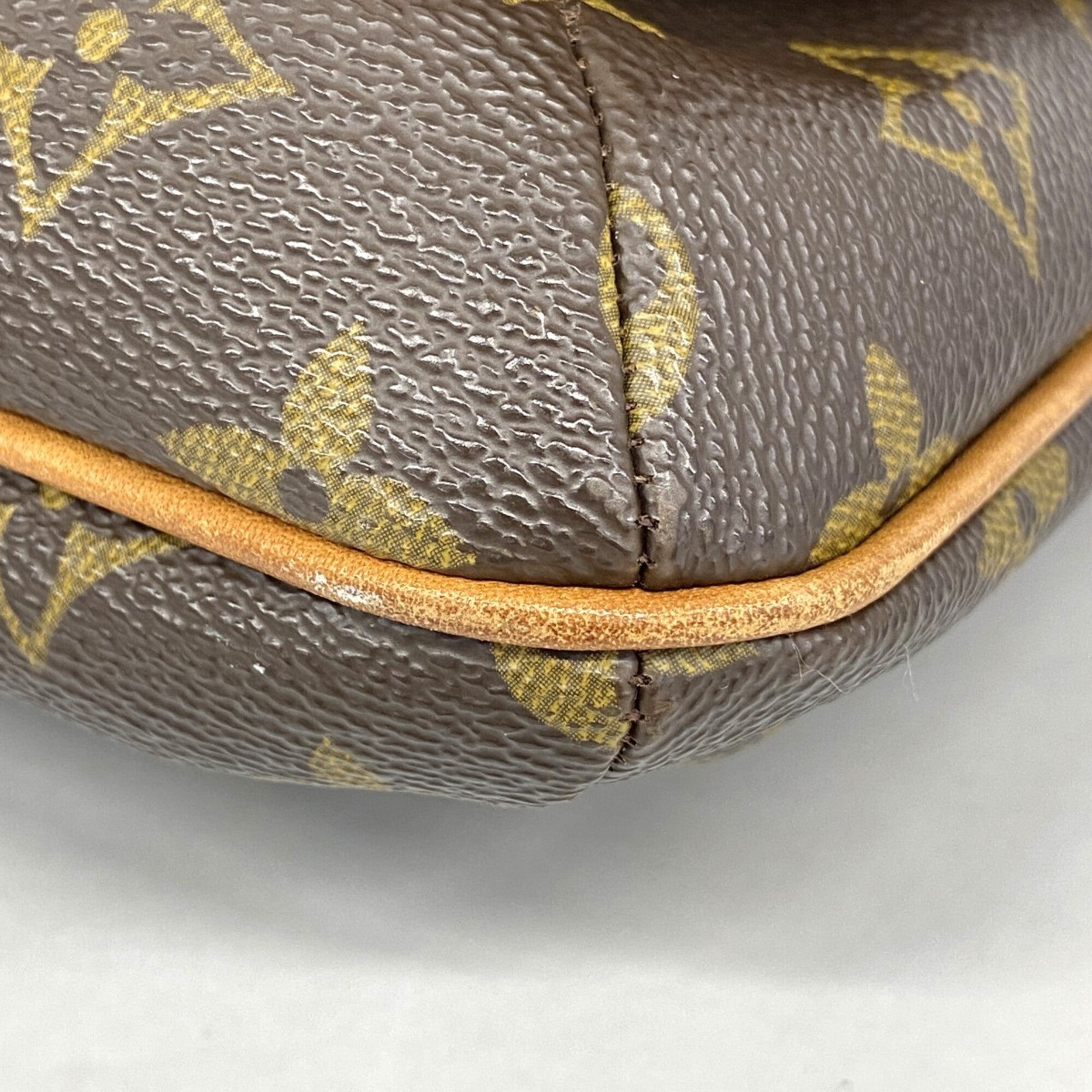 Louis Vuitton Brown Shoulder Bag (Pre-Owned)