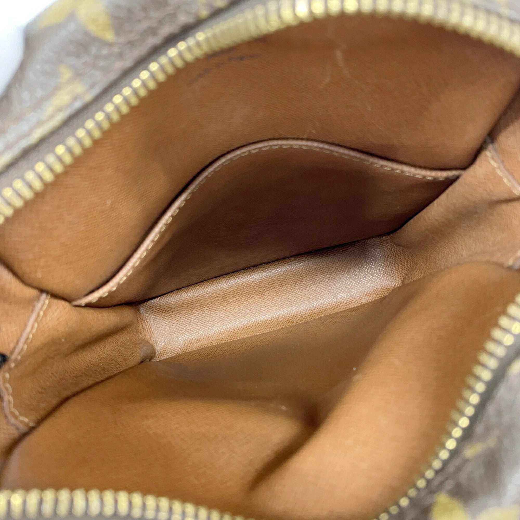 Louis Vuitton Brown Shoulder Bag (Pre-Owned)