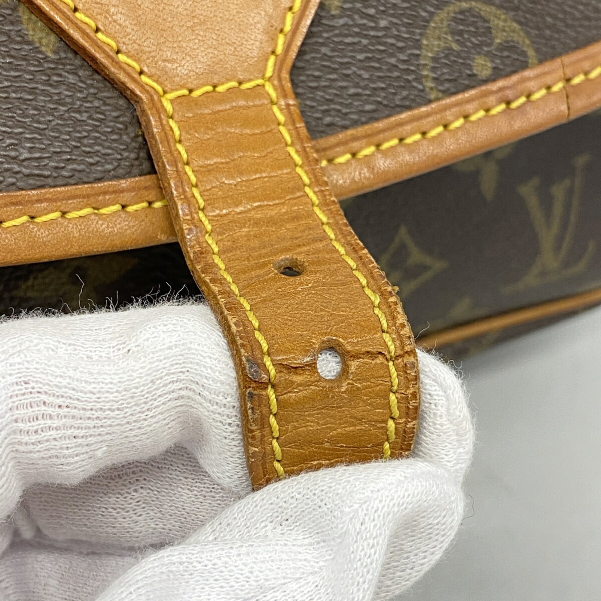 Louis Vuitton Brown Shoulder Bag (Pre-Owned)