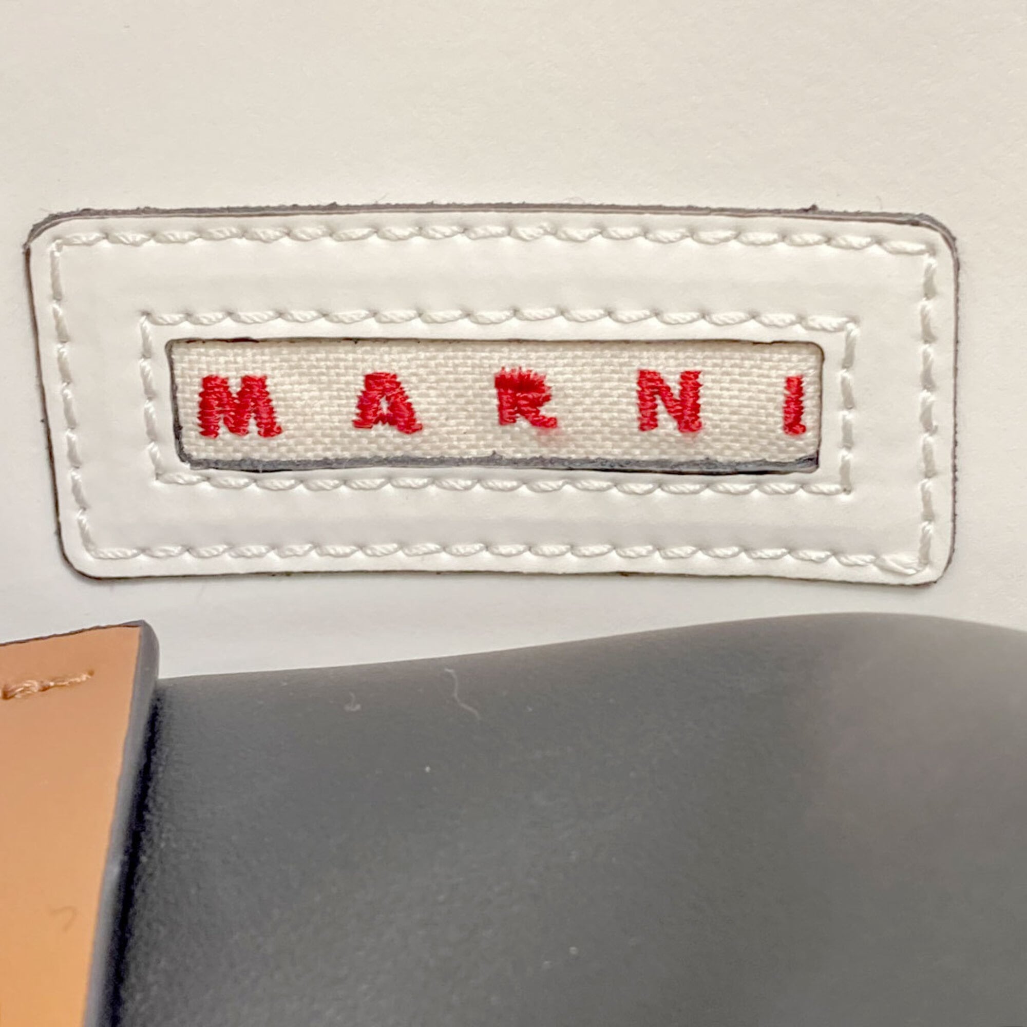 Marni Gray White Felt Leather Handbag (Pre-Owned)