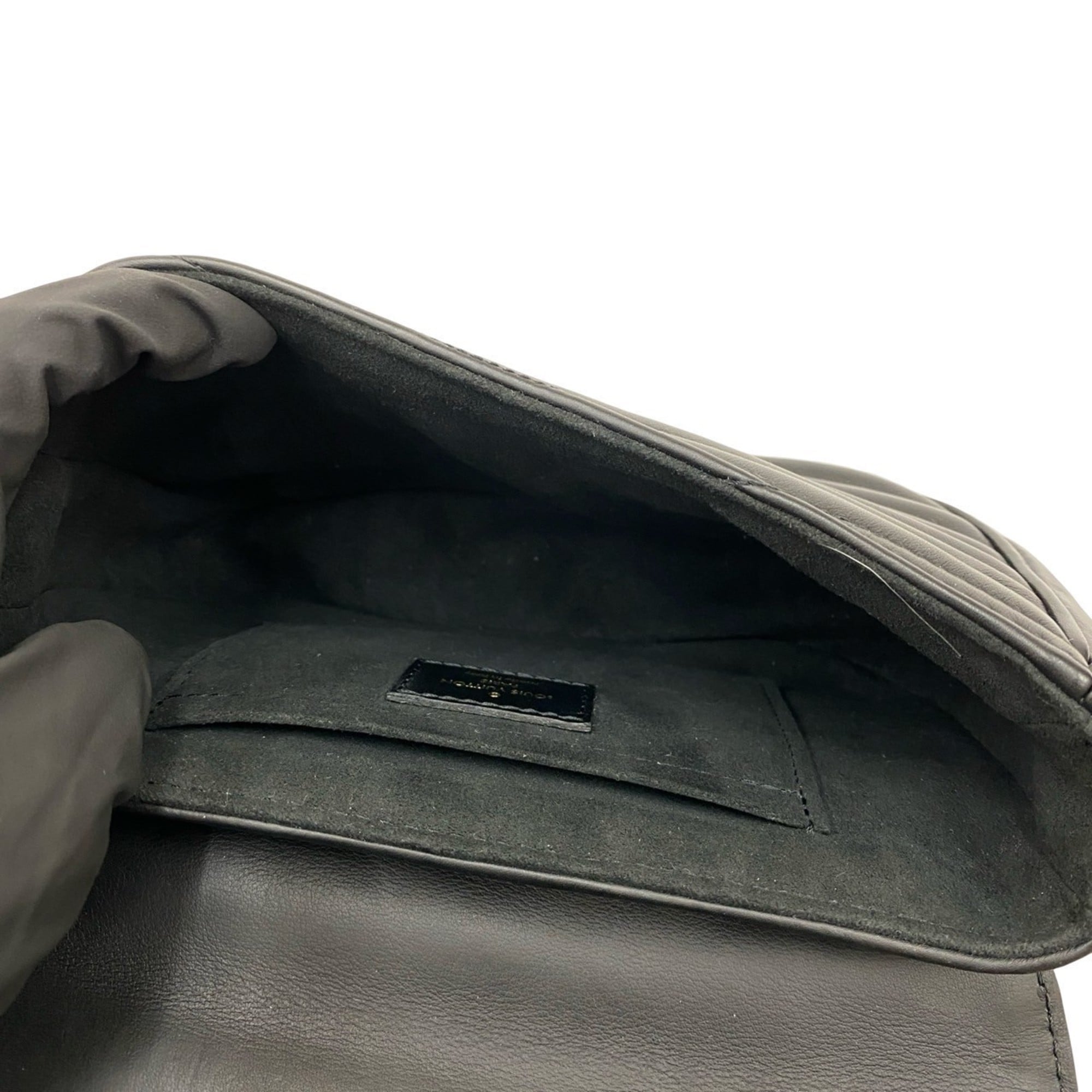 Louis Vuitton Black Leather Handbag Shoulder Bag (Pre-Owned)