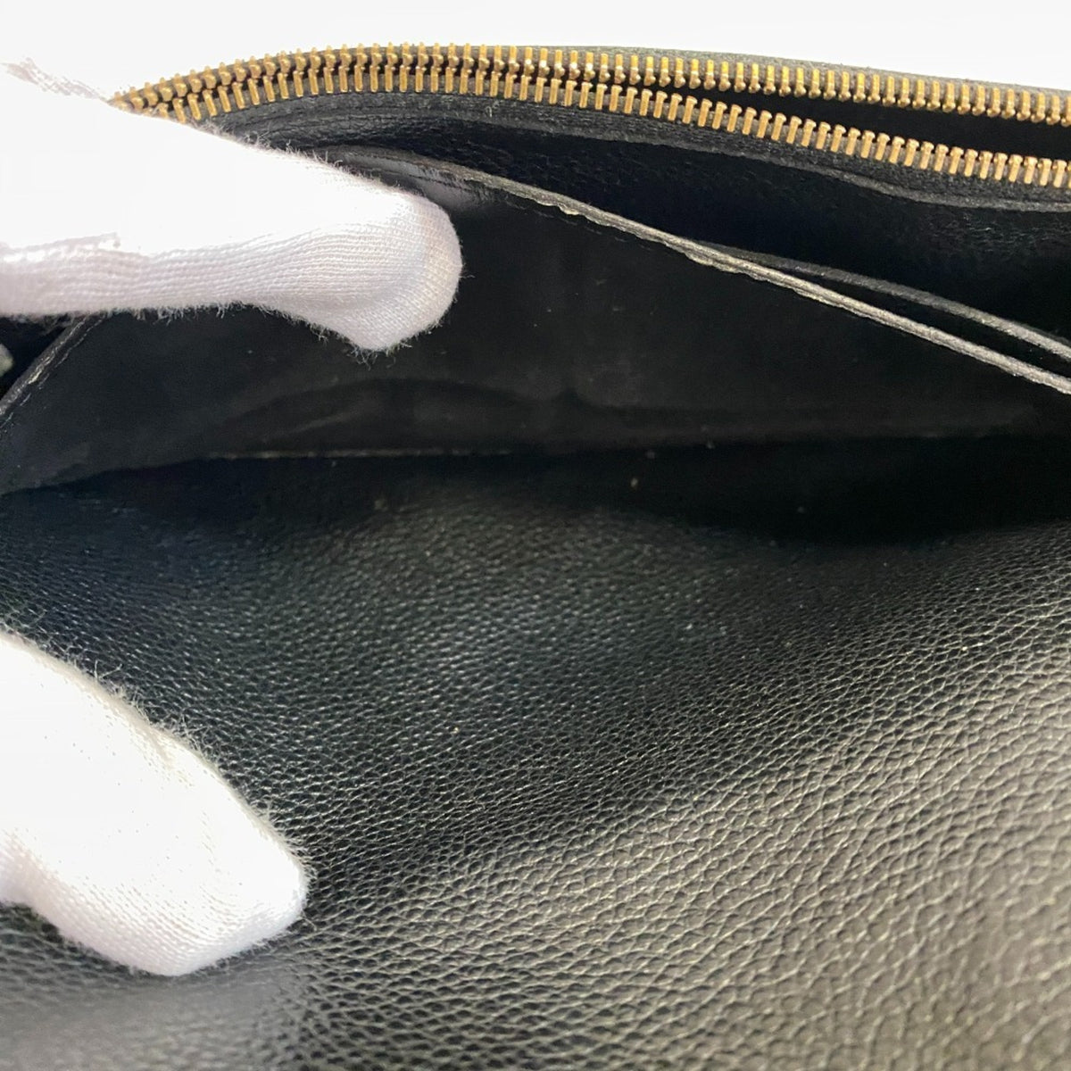 Louis Vuitton Black Leather Pochette (Pre-Owned)
