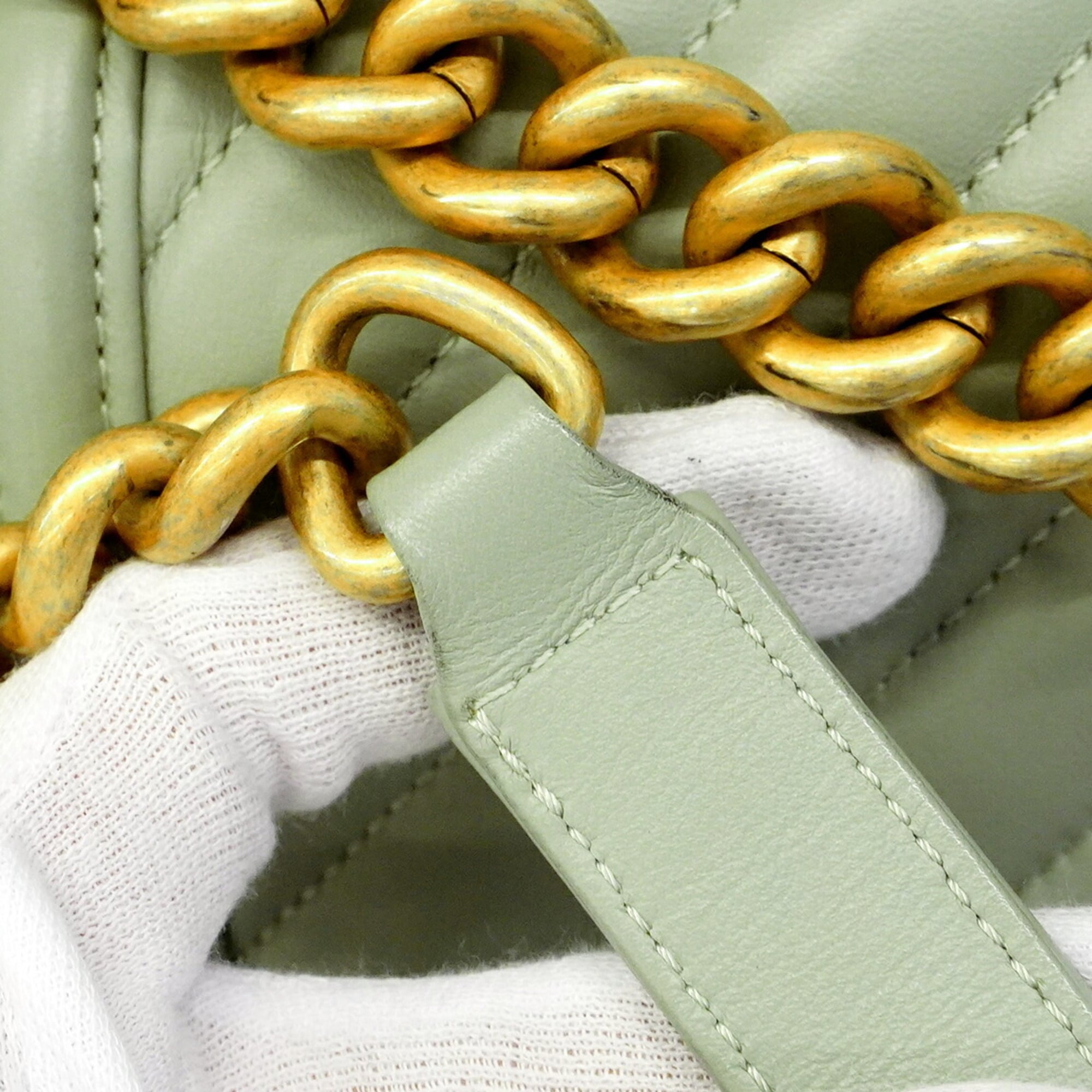Chanel Light Green Leather Shoulder Bag (Pre-Owned)