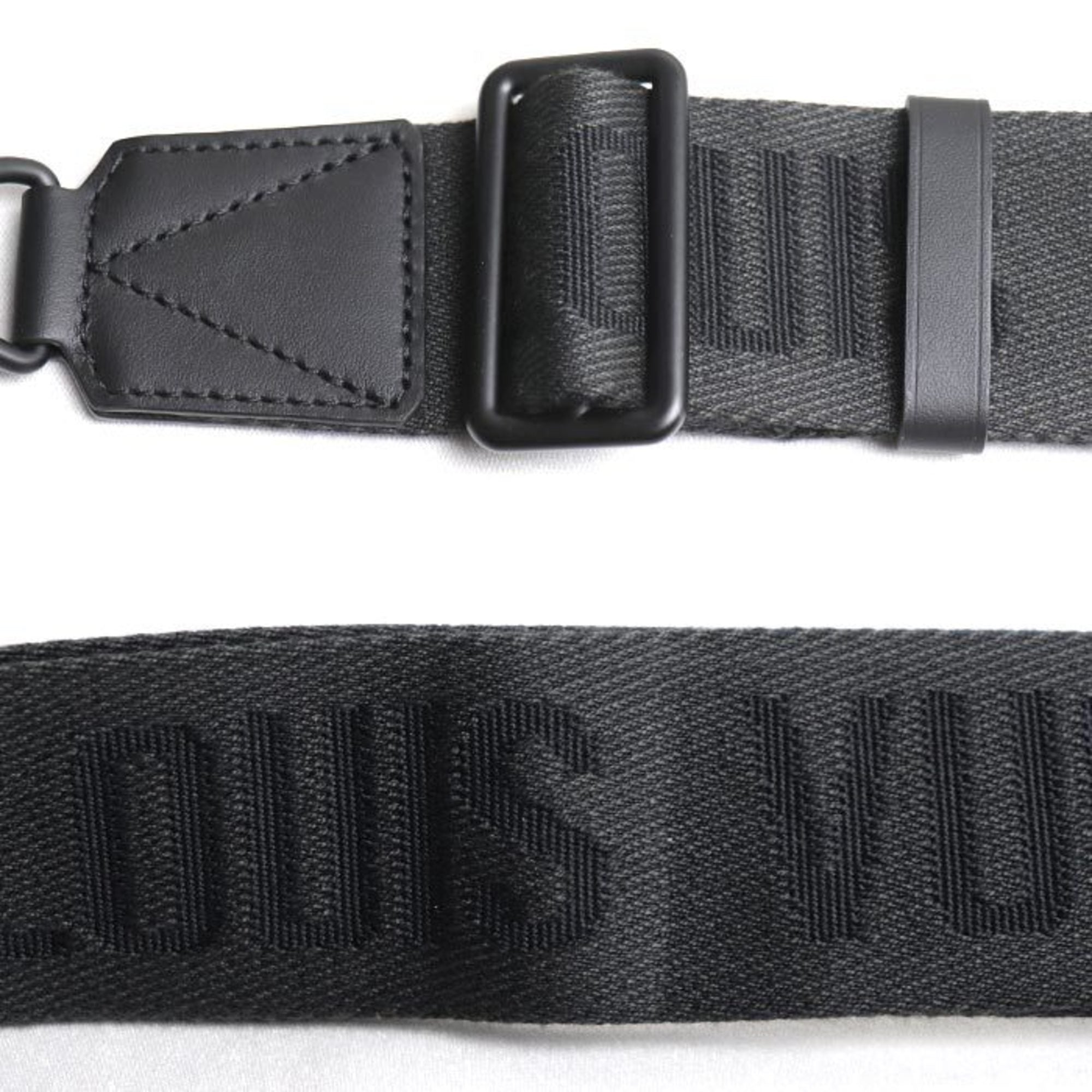 Louis Vuitton Black Leather Shoulder Bag (Pre-Owned)