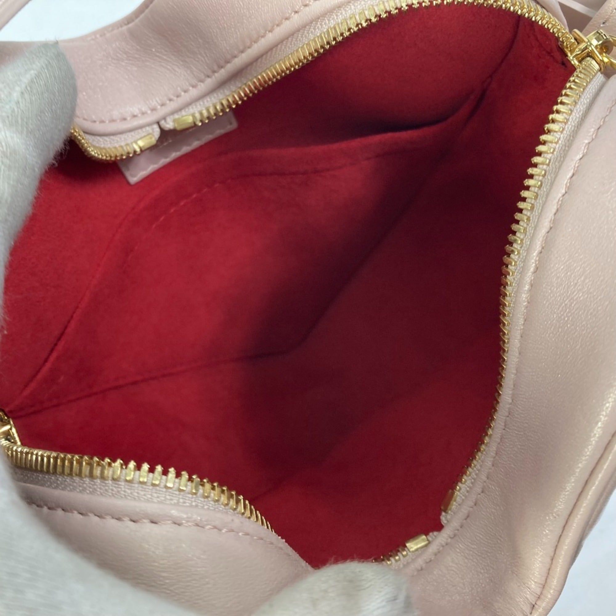 Louis Vuitton Light Pink Leather Pochette Shoulder Bag (Pre-Owned)