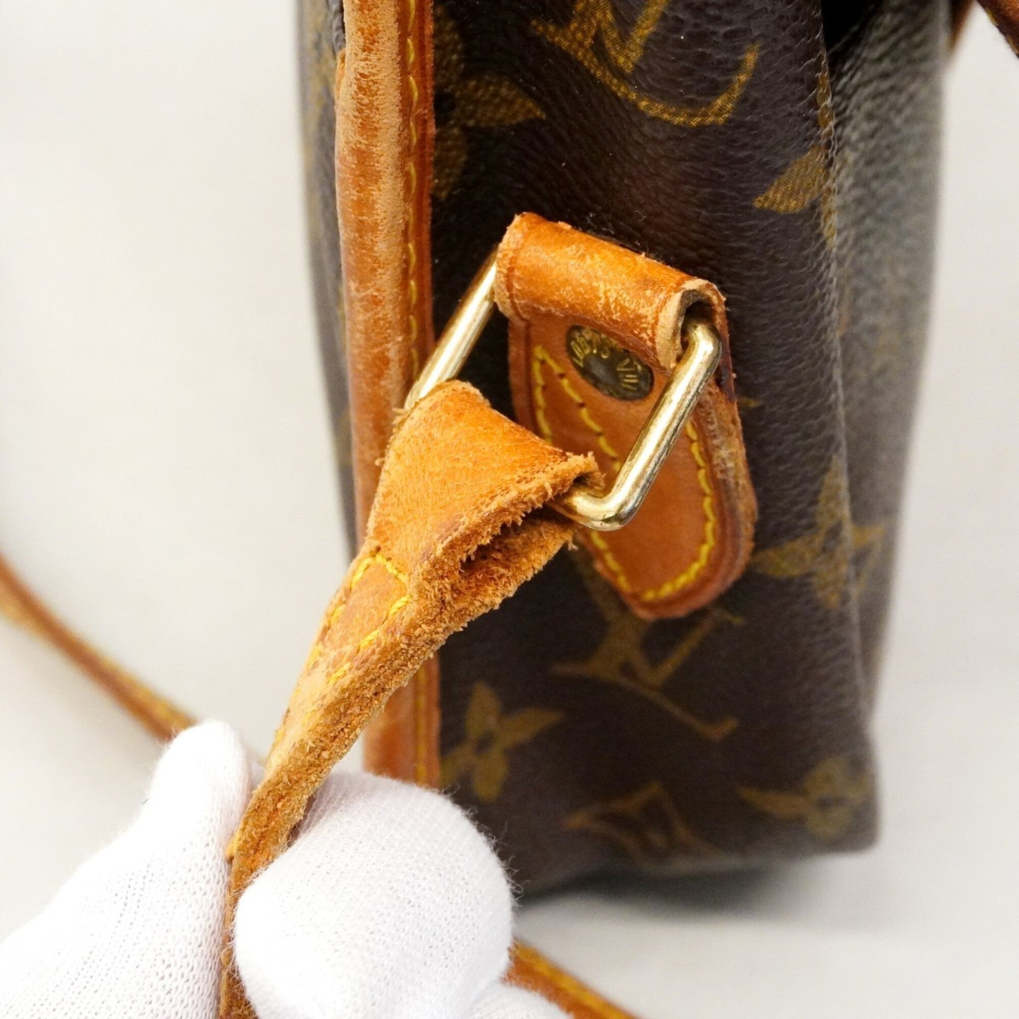 Louis Vuitton Brown Shoulder Bag (Pre-Owned)