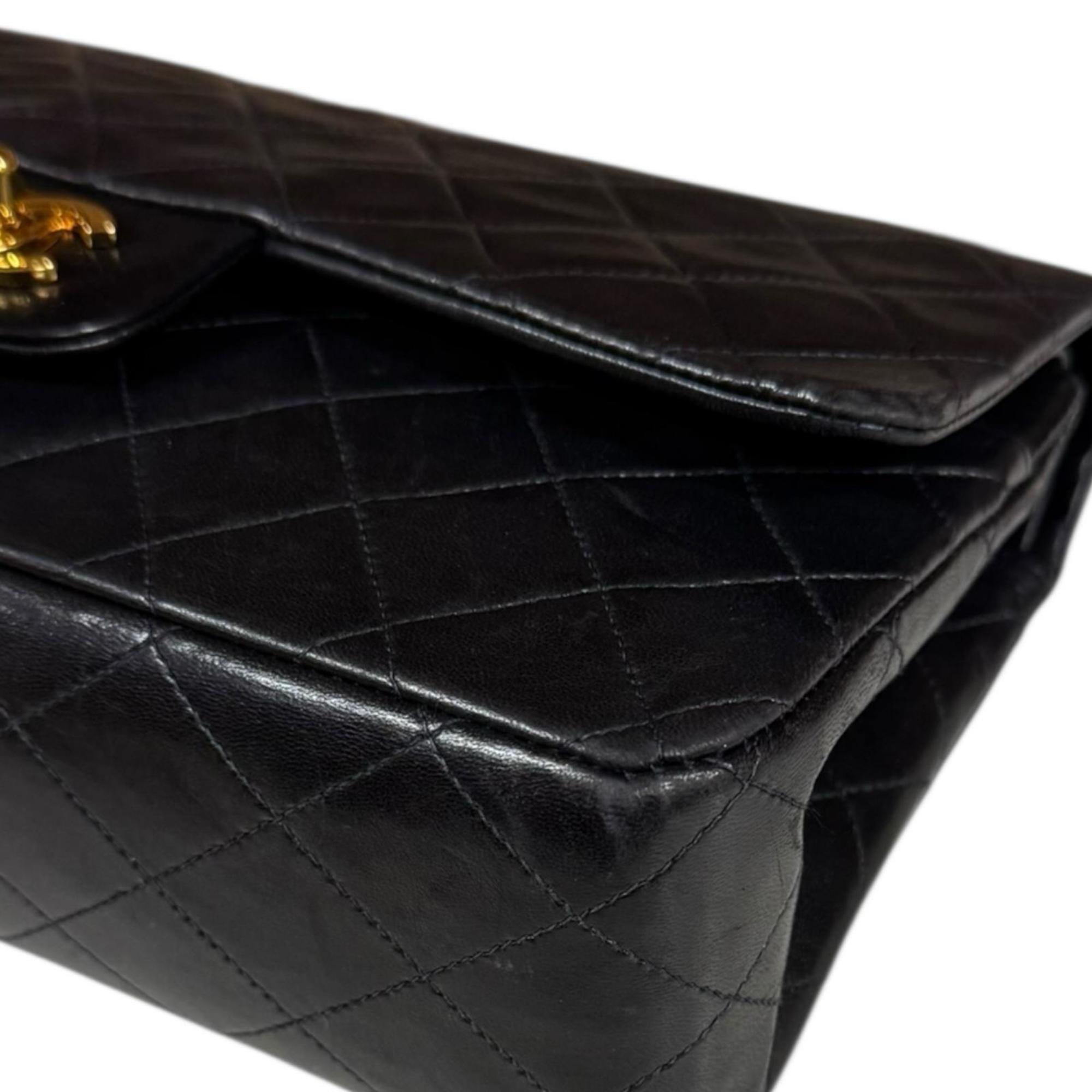 Chanel Matelasse Black Leather Shoulder Bag (Pre-Owned)