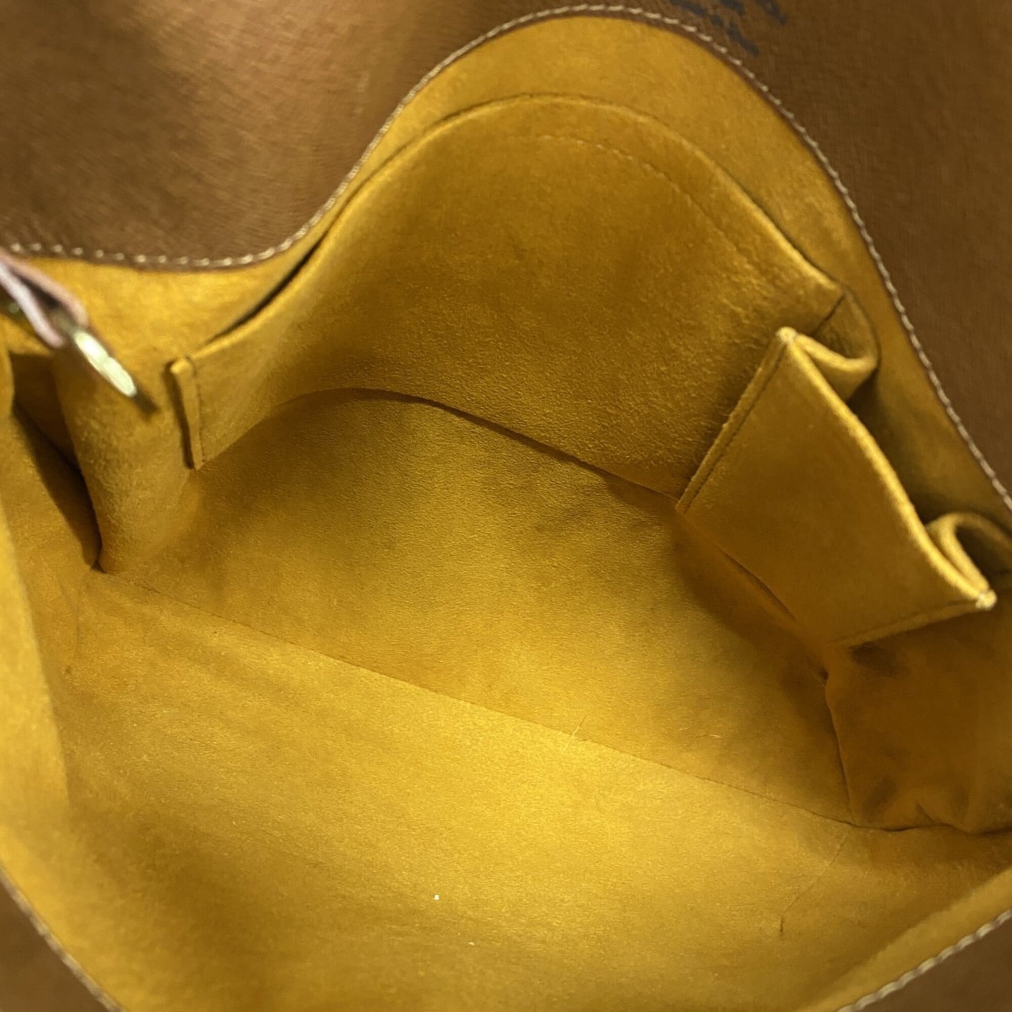 Louis Vuitton Brown Shoulder Bag (Pre-Owned)