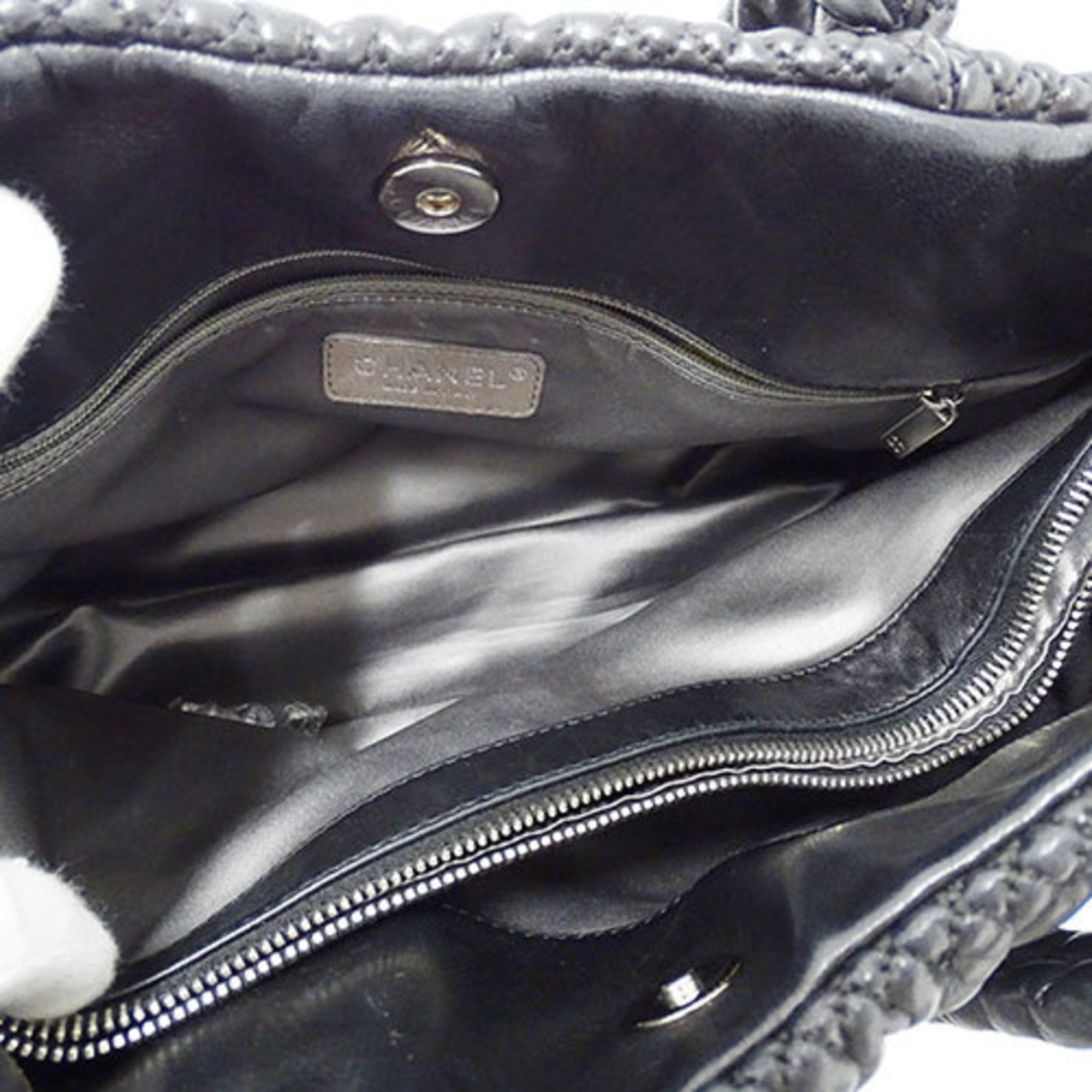 Chanel Black Leather Handbag Shoulder Bag (Pre-Owned)
