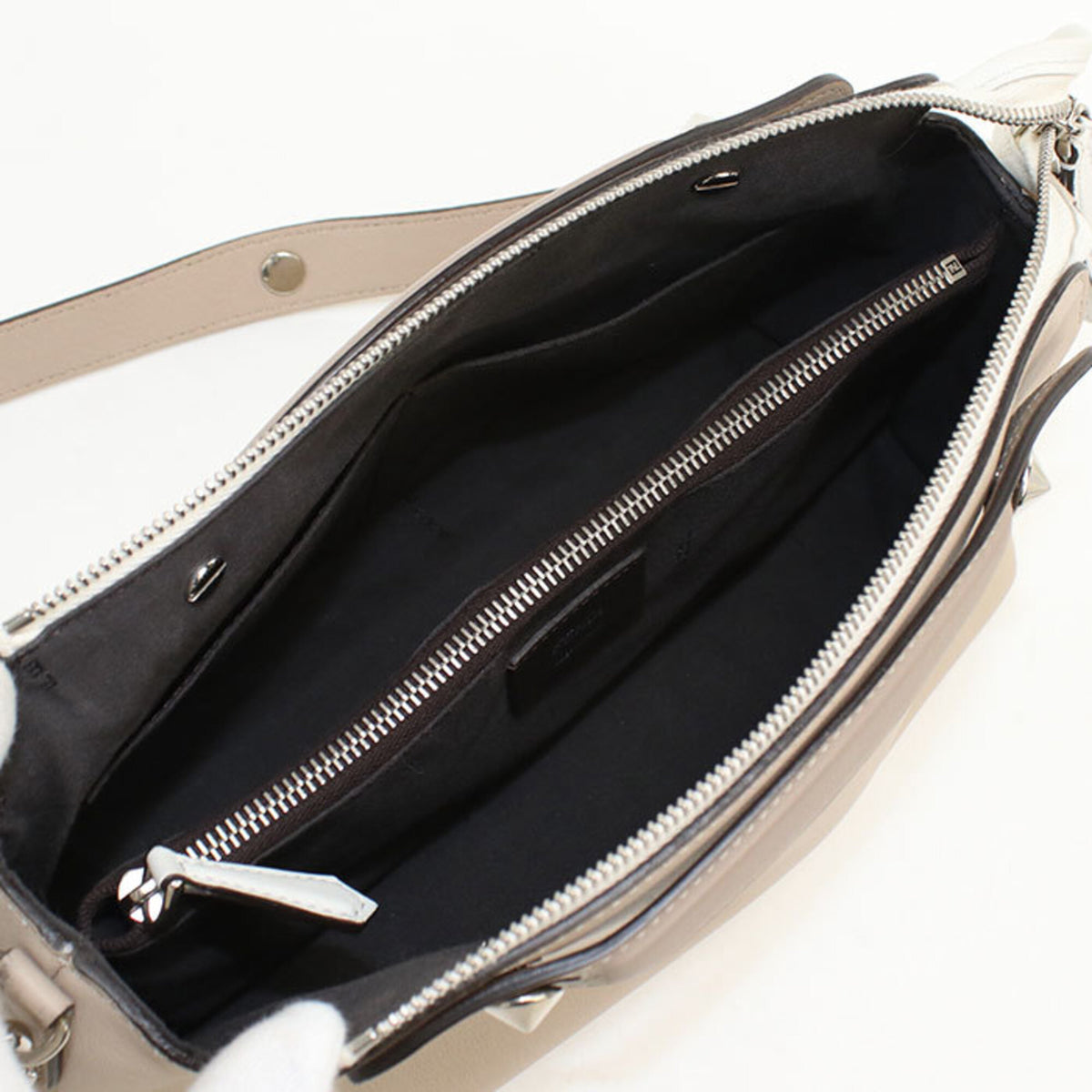 Fendi Beige Leather Handbag (Pre-Owned)