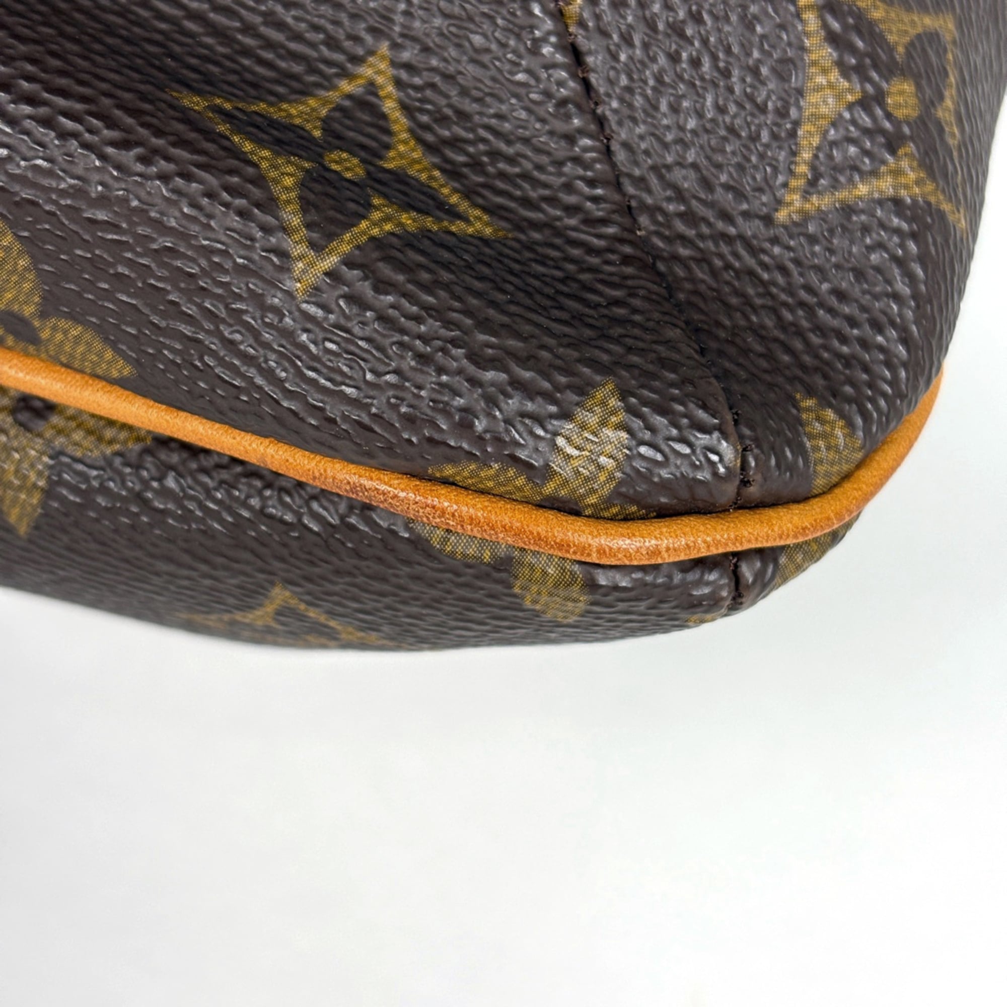 Louis Vuitton Brown Monogram Monogram Shoulder Bag (Pre-Owned)
