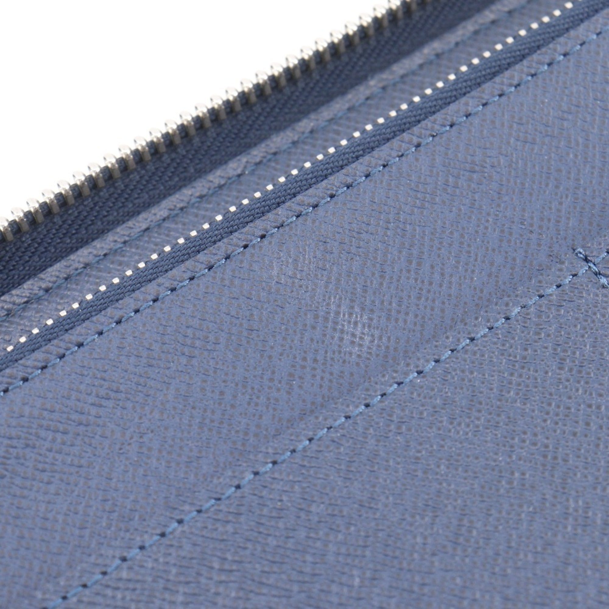 Louis Vuitton Taiga Navy Ocean Taiga Leather Long Wallet (Bi-Fold) (Pre-Owned)