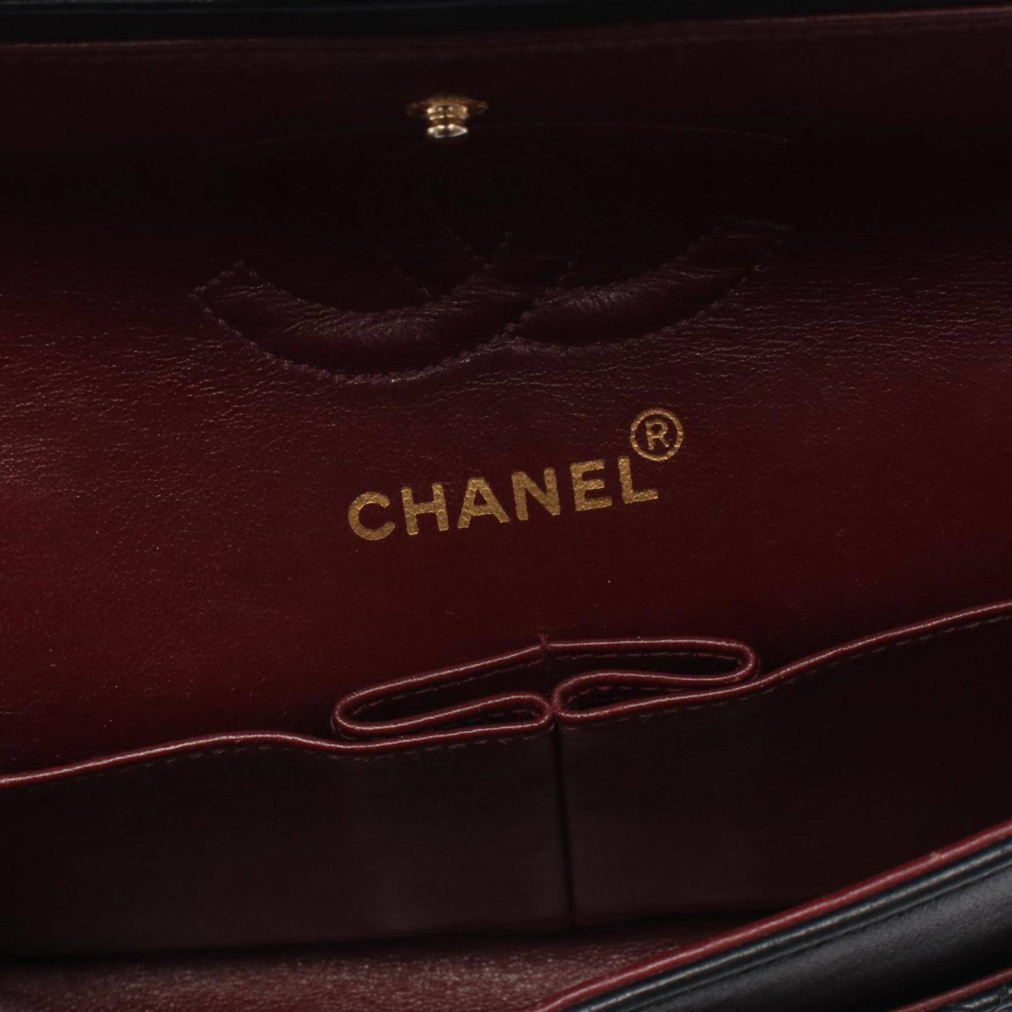 Chanel Black Leather Shoulder Bag (Pre-Owned)