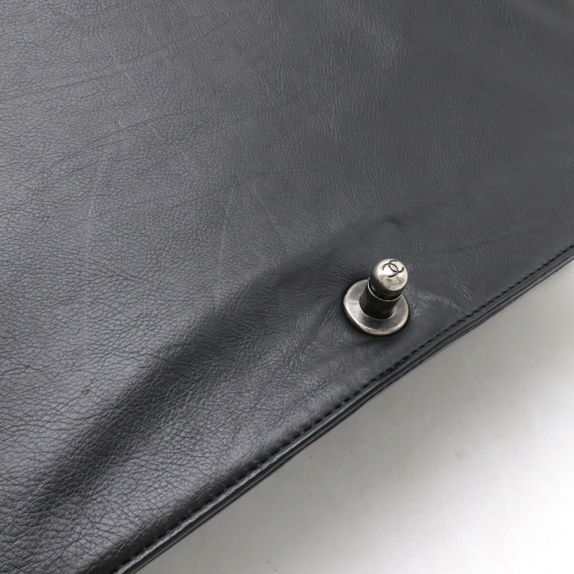 Chanel Matelasse Black Leather Shoulder Bag (Pre-Owned)