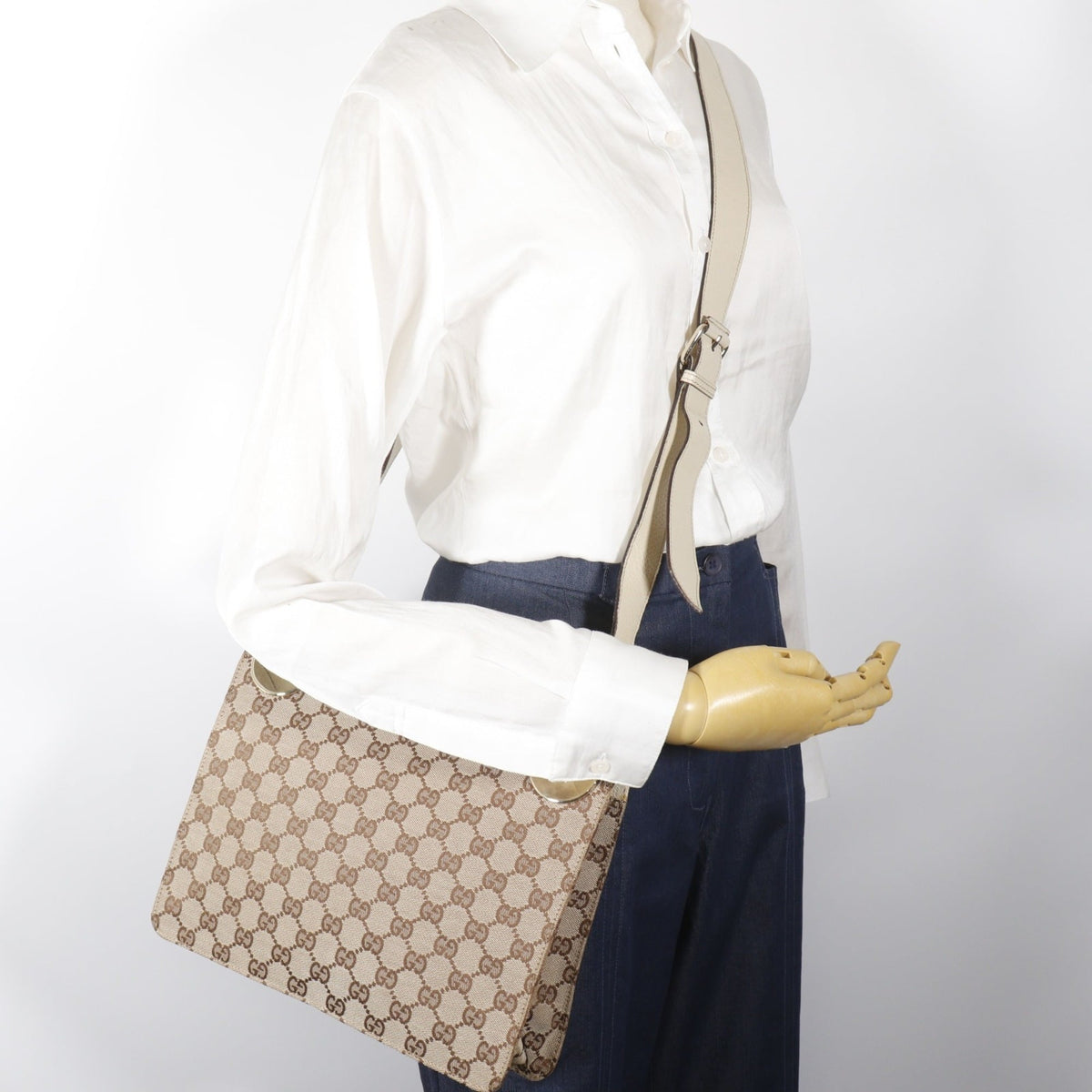 Gucci Gg Canvas Beige Gg Canvas Shoulder Bag (Pre-Owned)