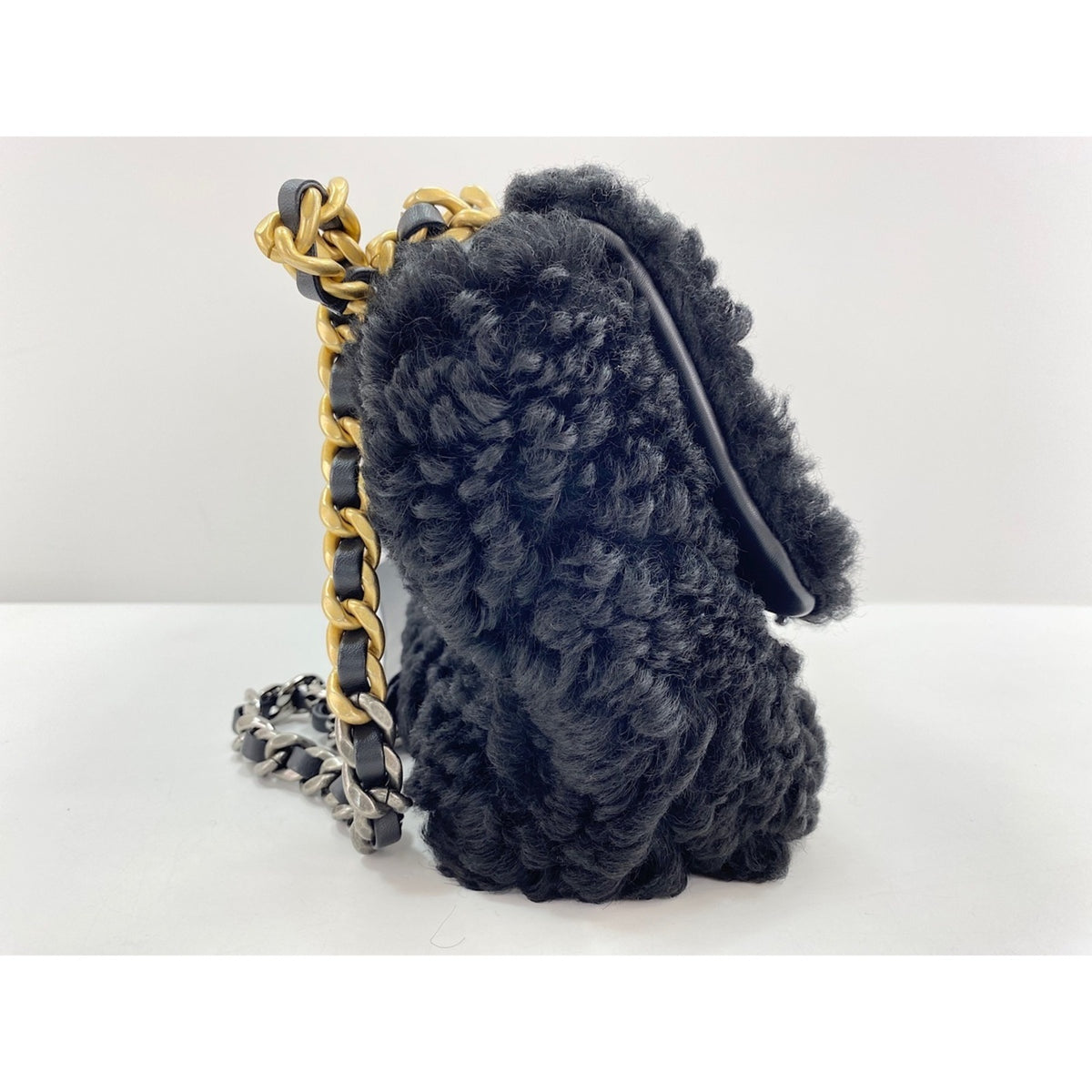 Chanel Black Shoulder Bag (Pre-Owned)