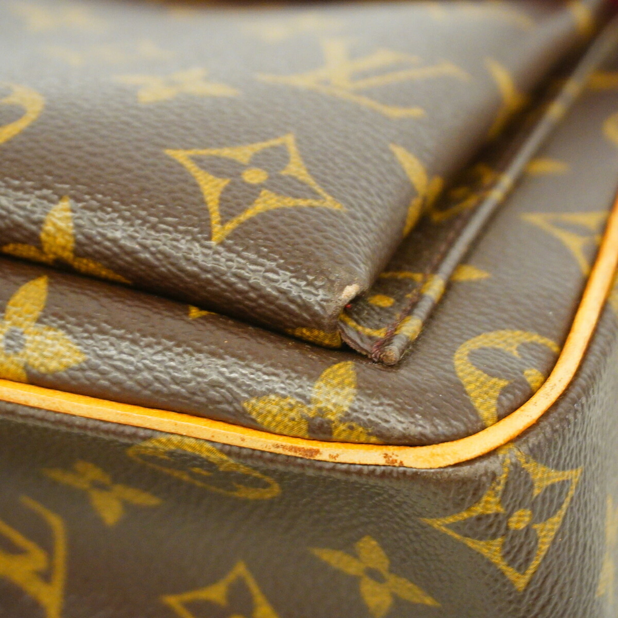 Louis Vuitton Brown Shoulder Bag (Pre-Owned)