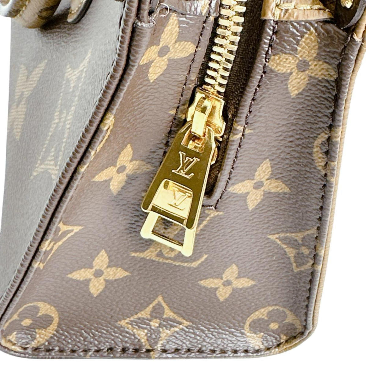 Louis Vuitton Brown Monogram Pouch Tote Bag (Pre-Owned)