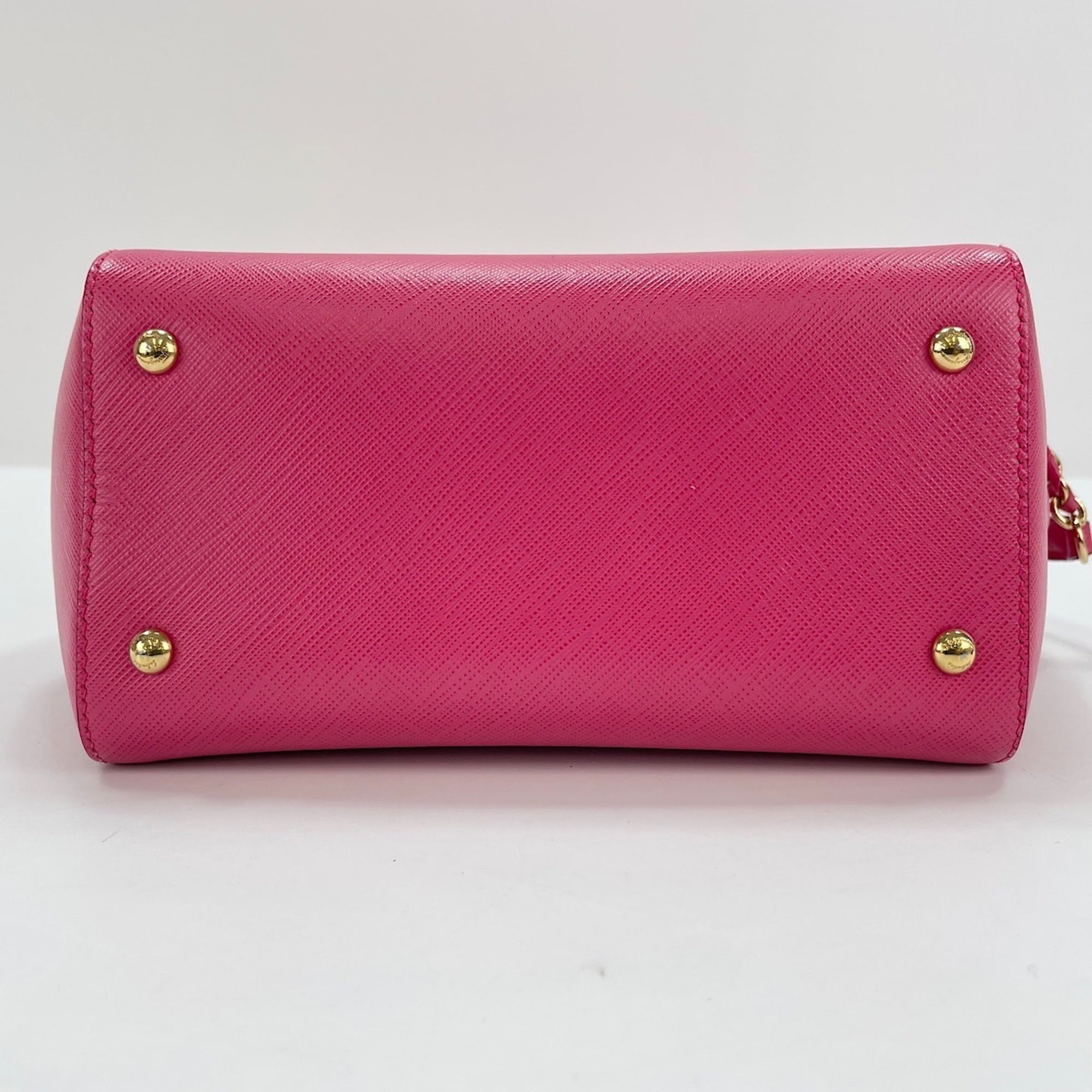 Salvatore Ferragamo Pink Shoulder Bag (Pre-Owned)