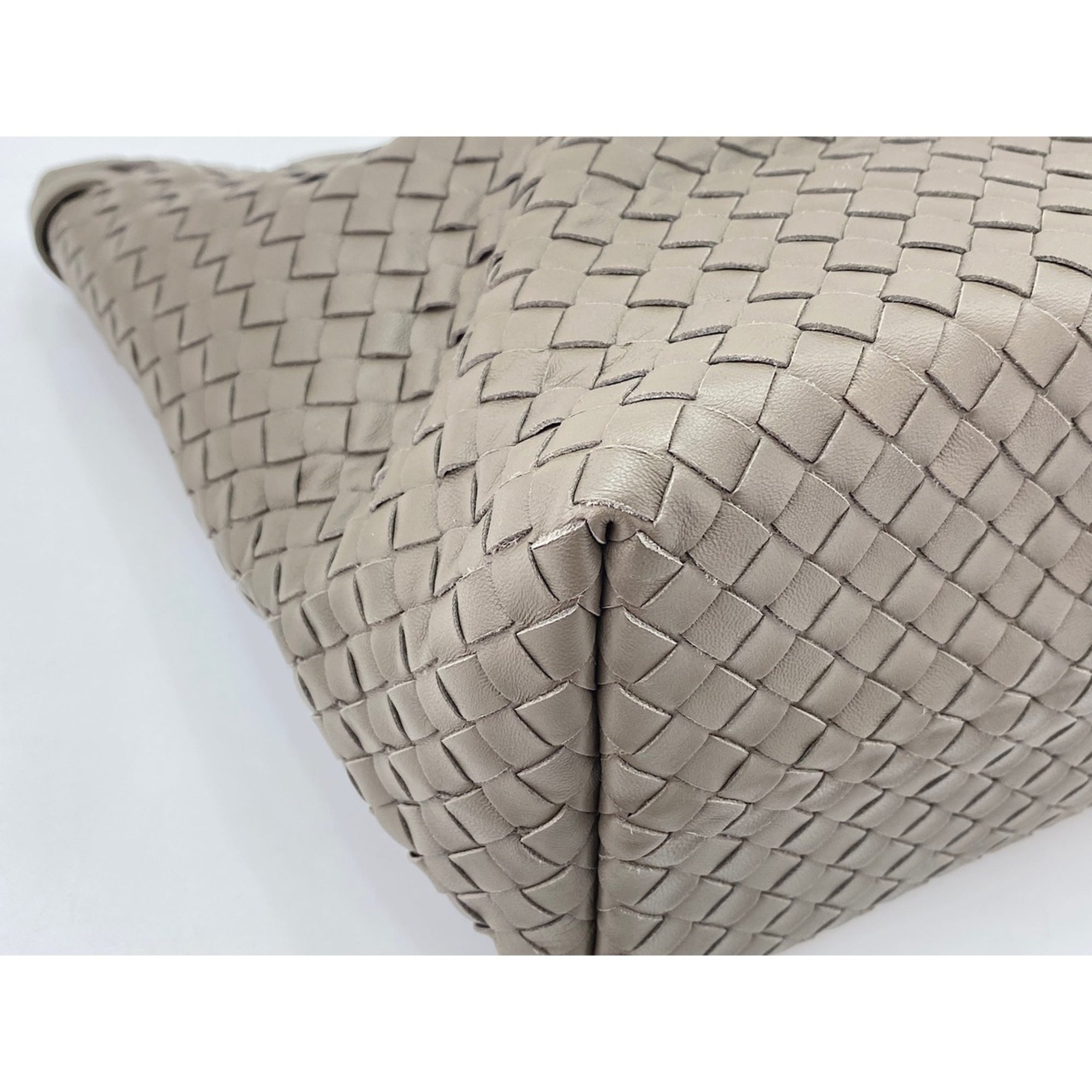 Bottega Veneta Intrecciato Brown Tote Bag (Pre-Owned)