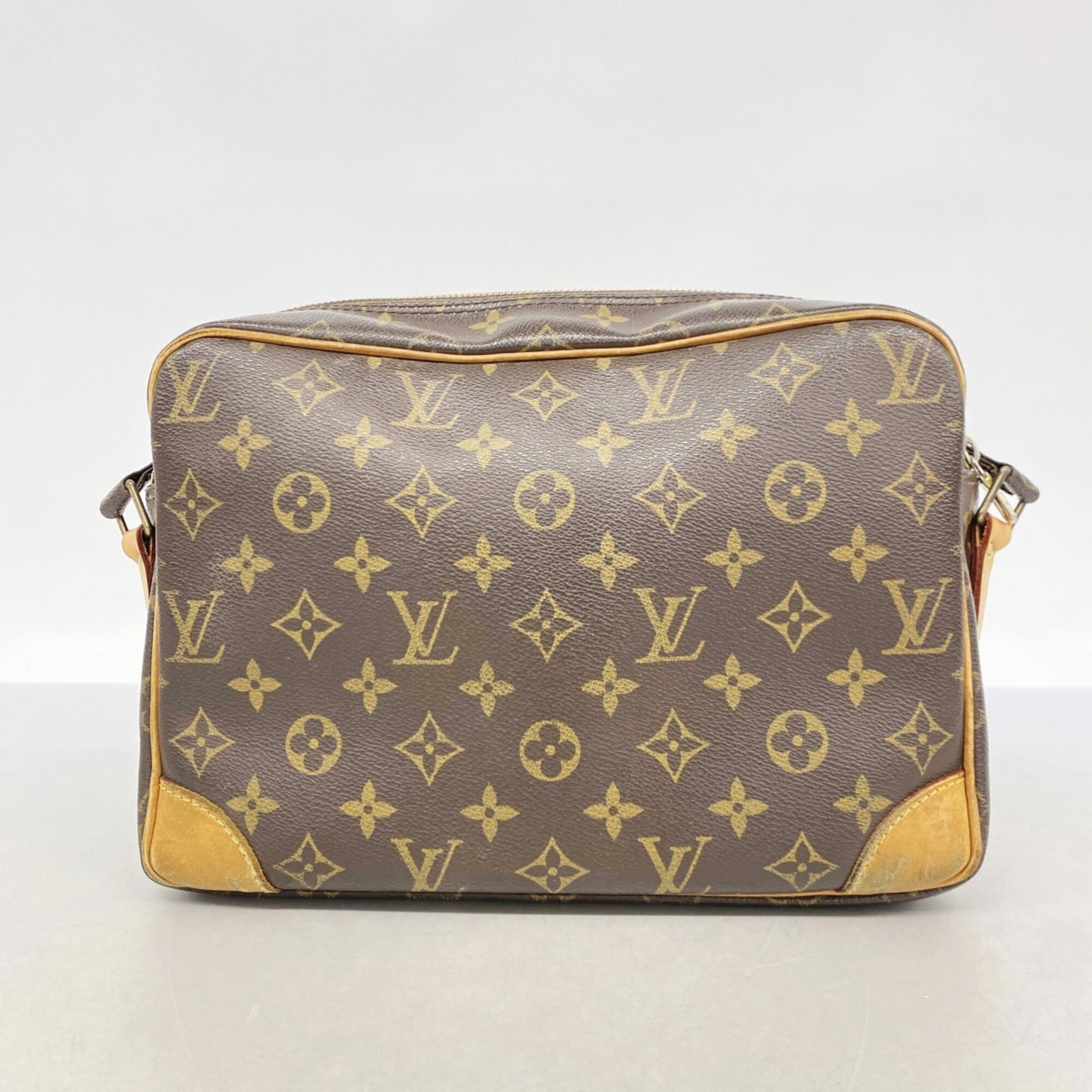 Louis Vuitton Brown Shoulder Bag (Pre-Owned)