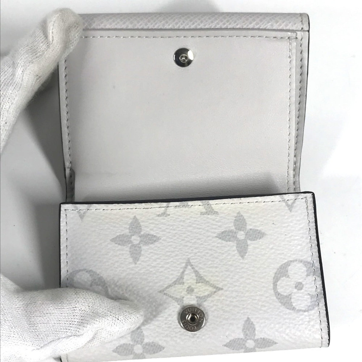 Louis Vuitton Taigarama Blanc White Taigarama Wallet (Tri-Fold) (Pre-Owned)