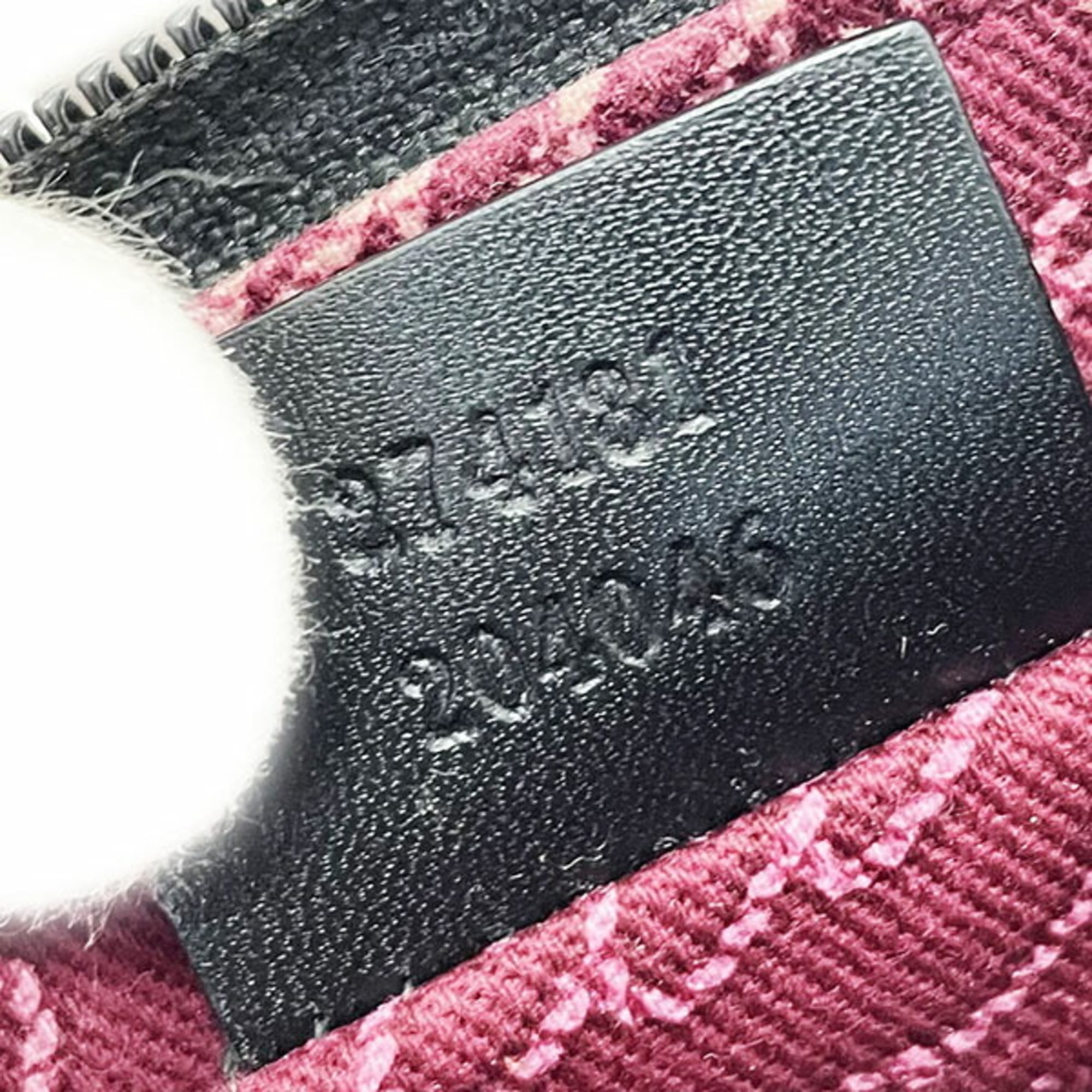 Gucci Guccissima Black Leather Pouch (Pre-Owned)