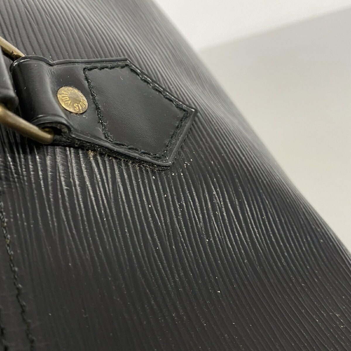 Louis Vuitton Noir Handbag (Pre-Owned)