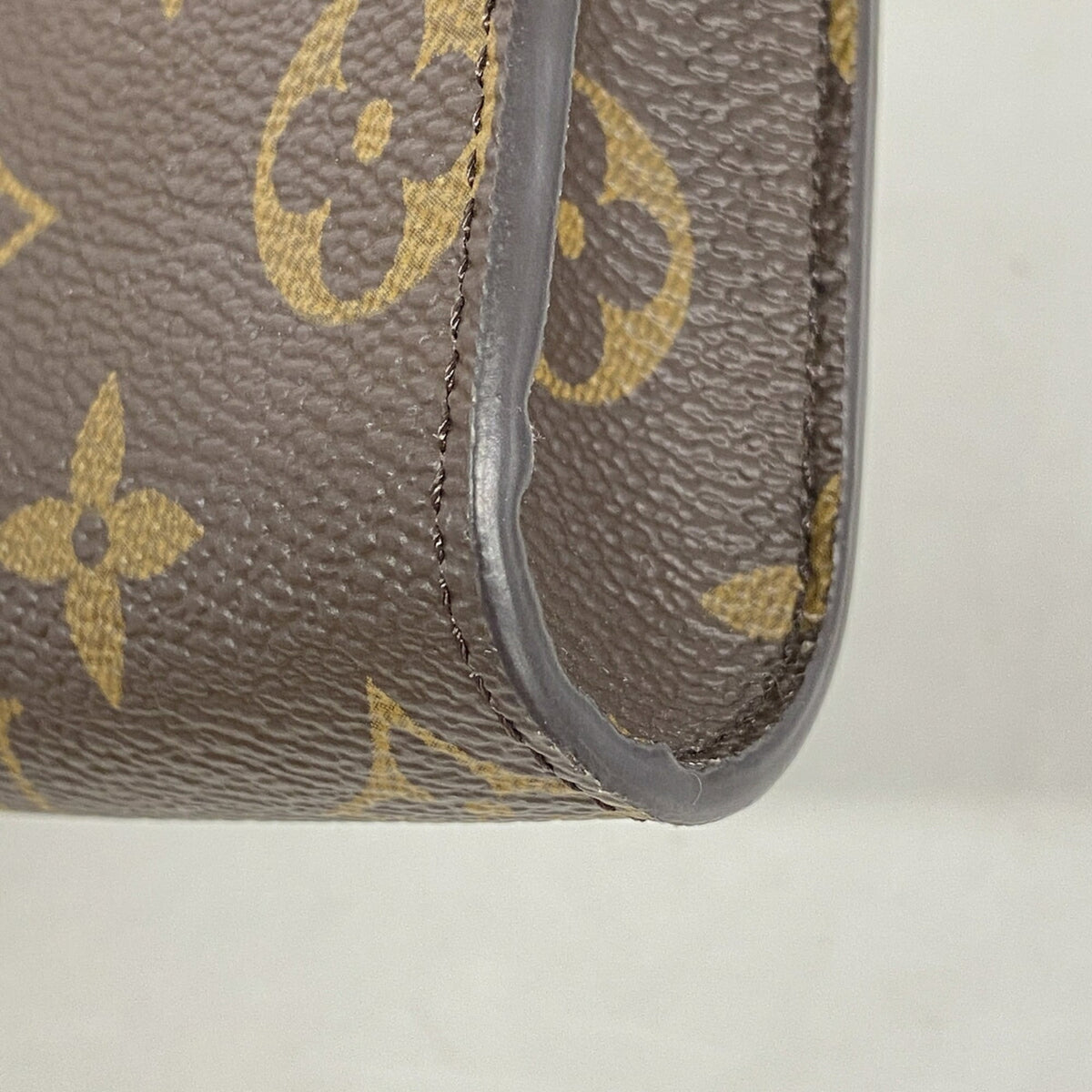Louis Vuitton Brown Shoulder Bag (Pre-Owned)