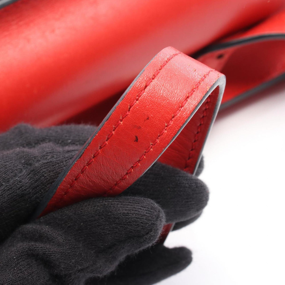 Loewe Red Color Leather Shoulder Bag (Pre-Owned)