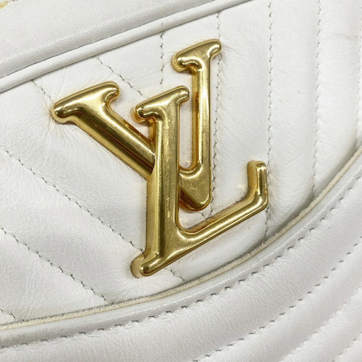 Louis Vuitton White Shoulder Bag (Pre-Owned)