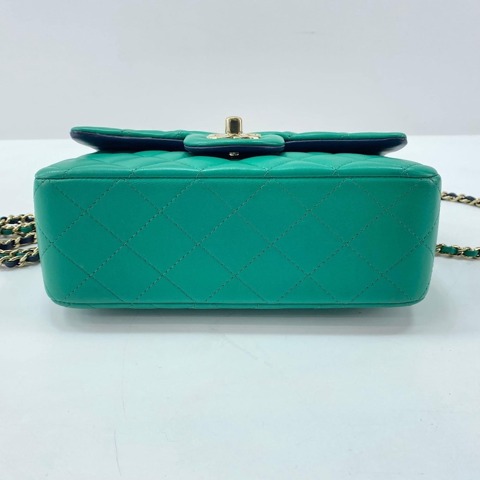 Chanel Green Handbag (Pre-Owned)