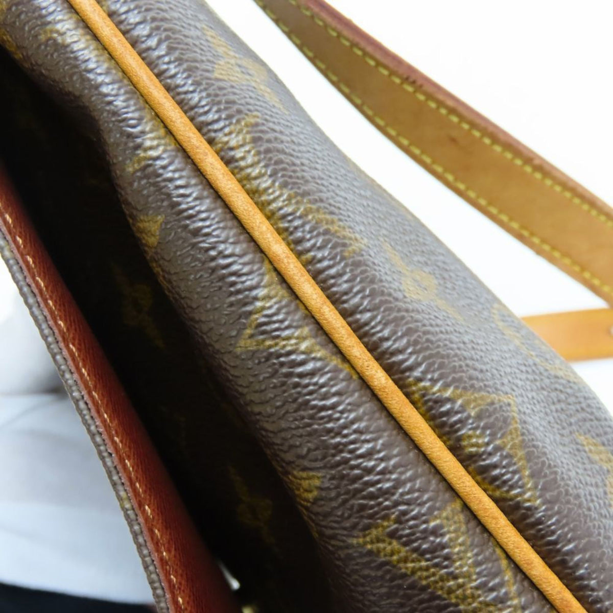 Louis Vuitton Monogram Brown Monogram Leather Shoulder Bag (Pre-Owned)