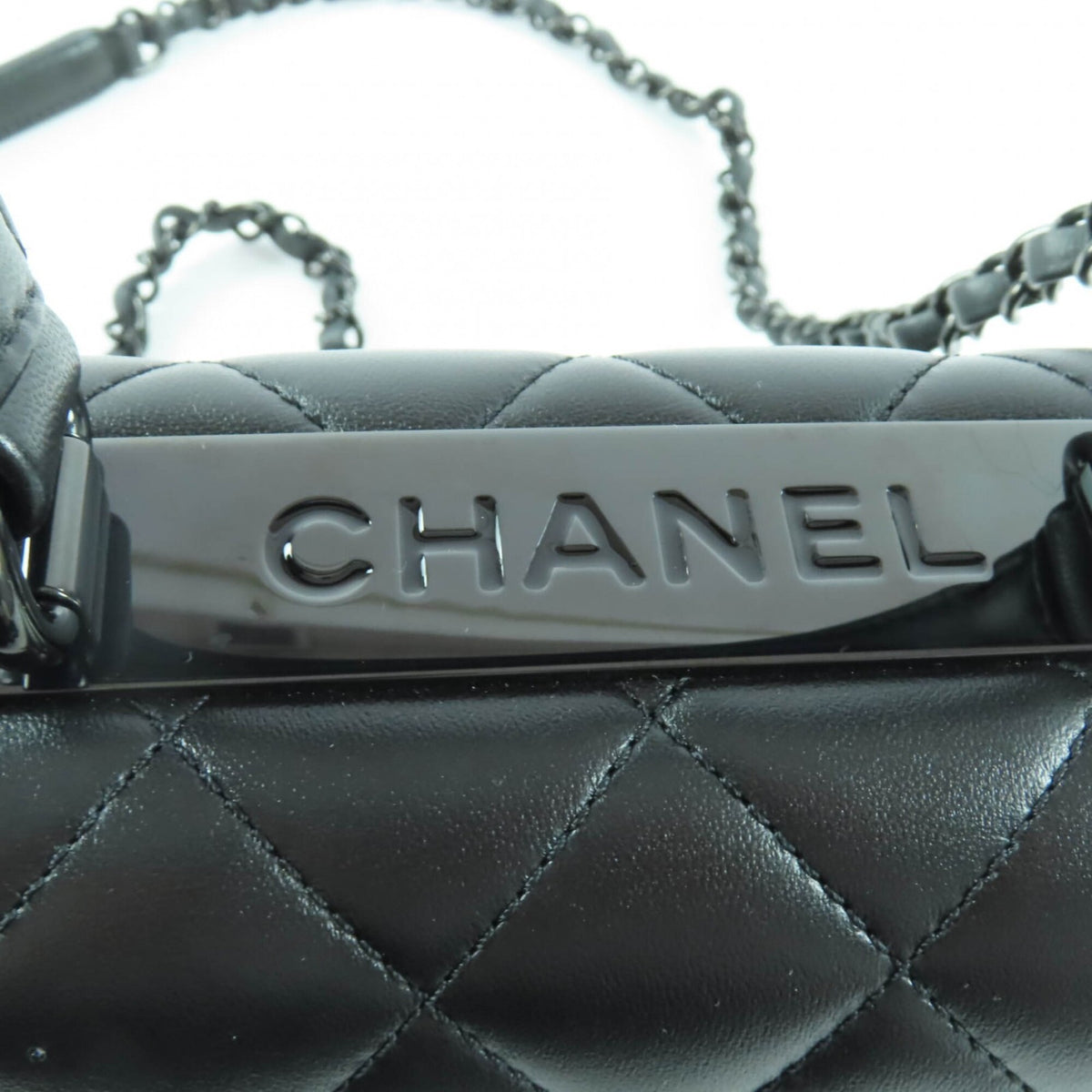 Chanel Black Leather Shoulder Bag (Pre-Owned)