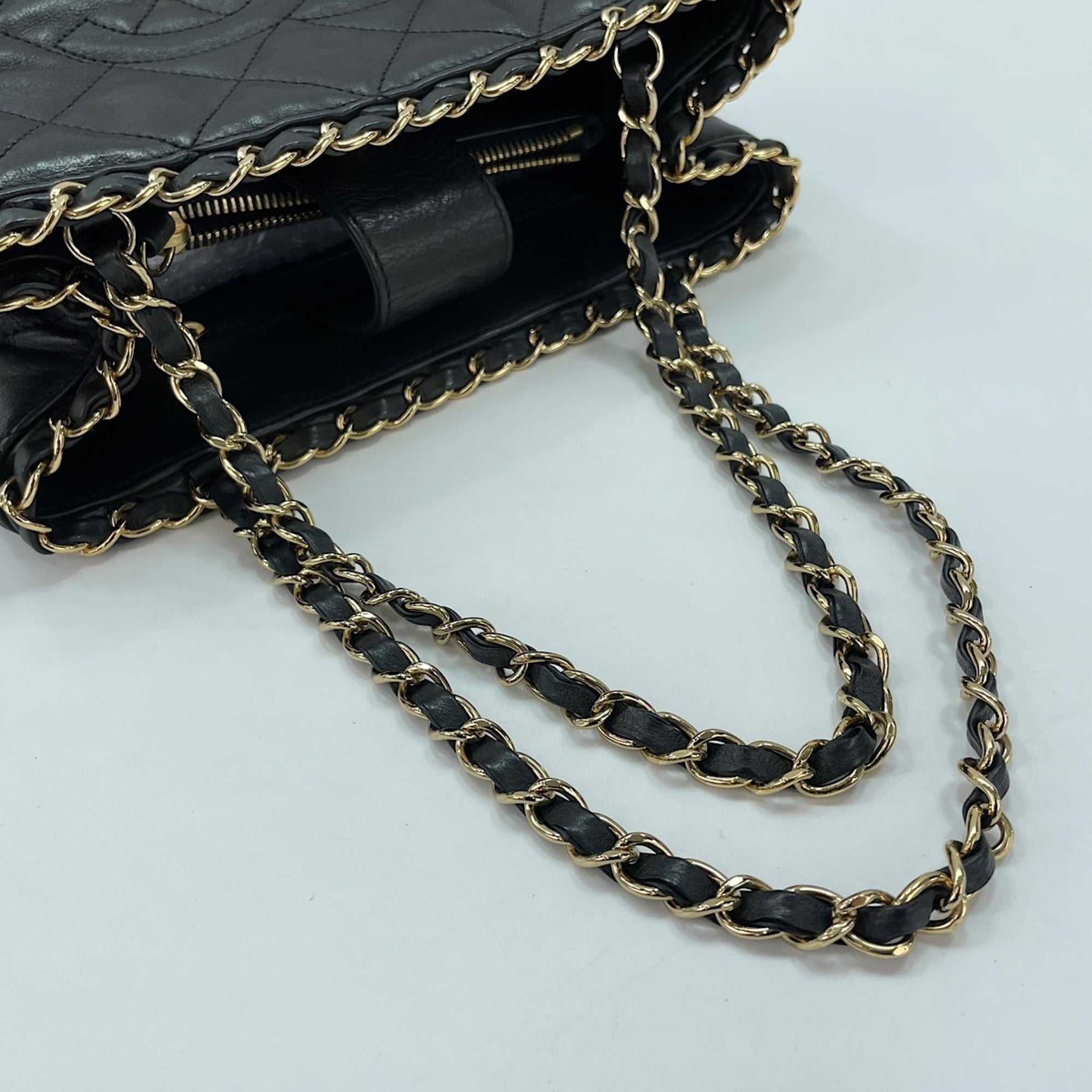 Chanel Black Shoulder Bag (Pre-Owned)