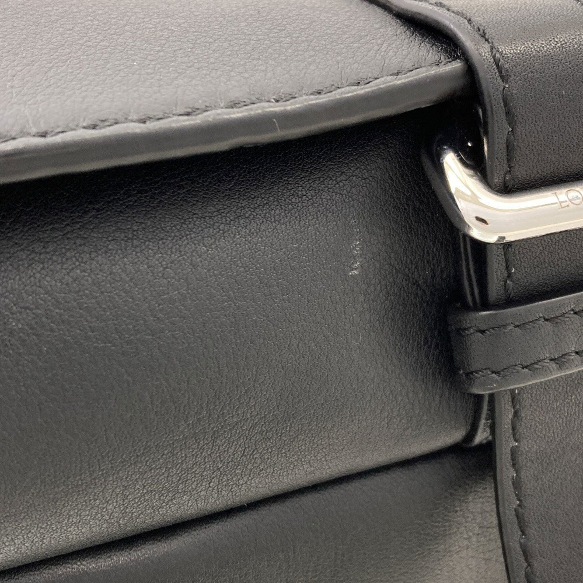 Loewe Black Leather Shoulder Bag (Pre-Owned)