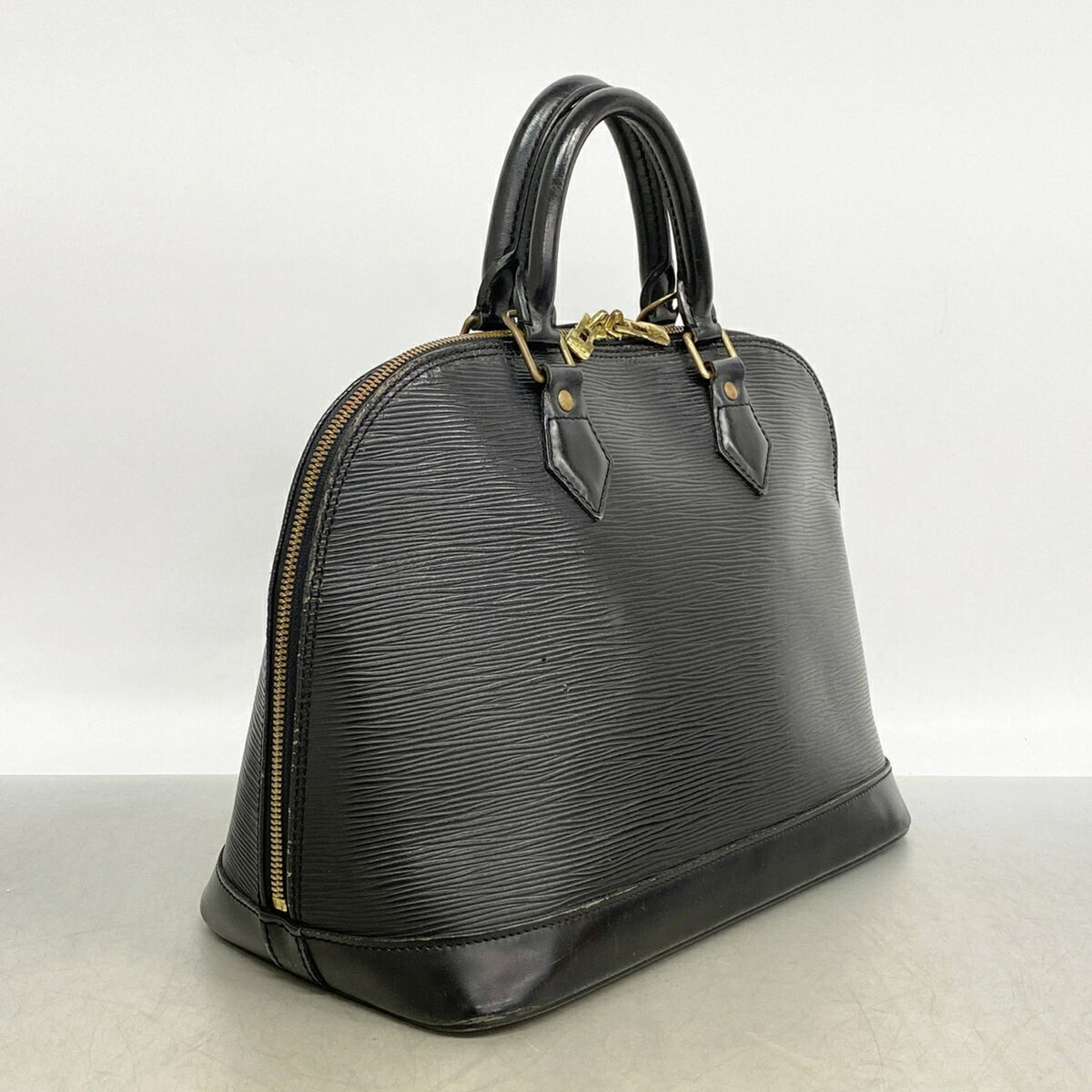 Louis Vuitton Noir Handbag (Pre-Owned)