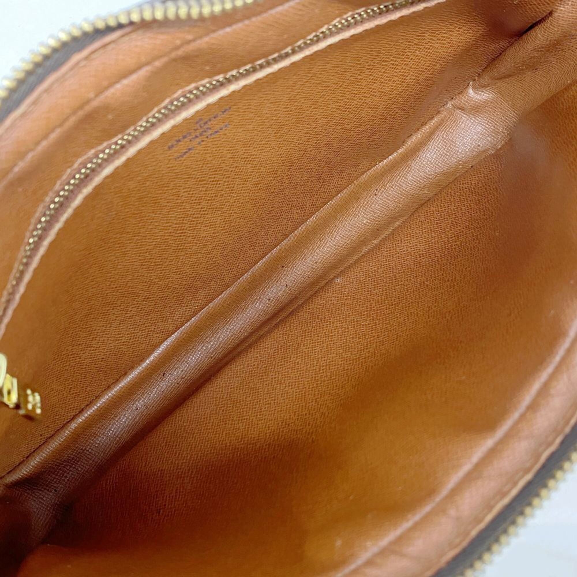 Louis Vuitton Brown Clutch Bag (Pre-Owned)