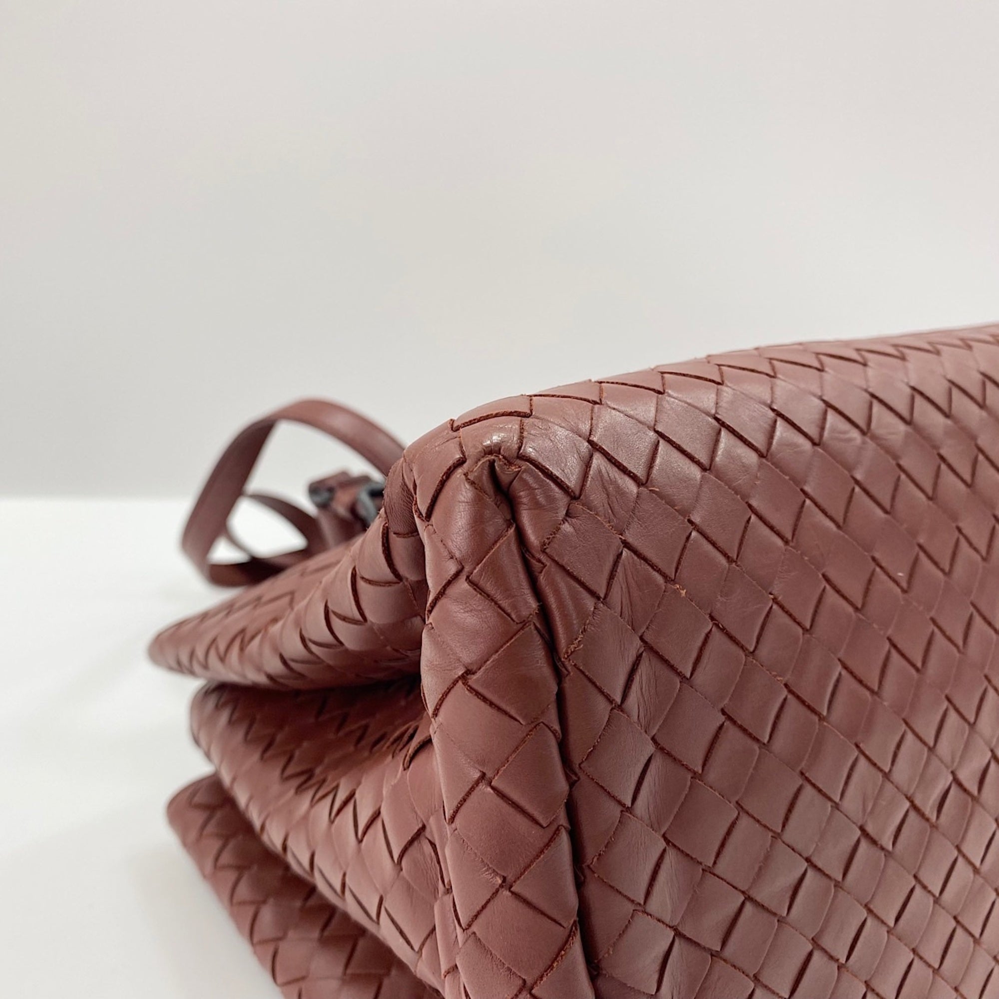 Bottega Veneta Intrecciato Wine Intrecciato Handbag (Pre-Owned)