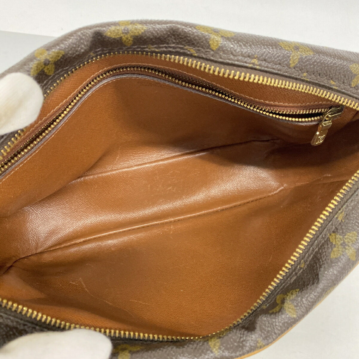 Louis Vuitton Brown Shoulder Bag (Pre-Owned)