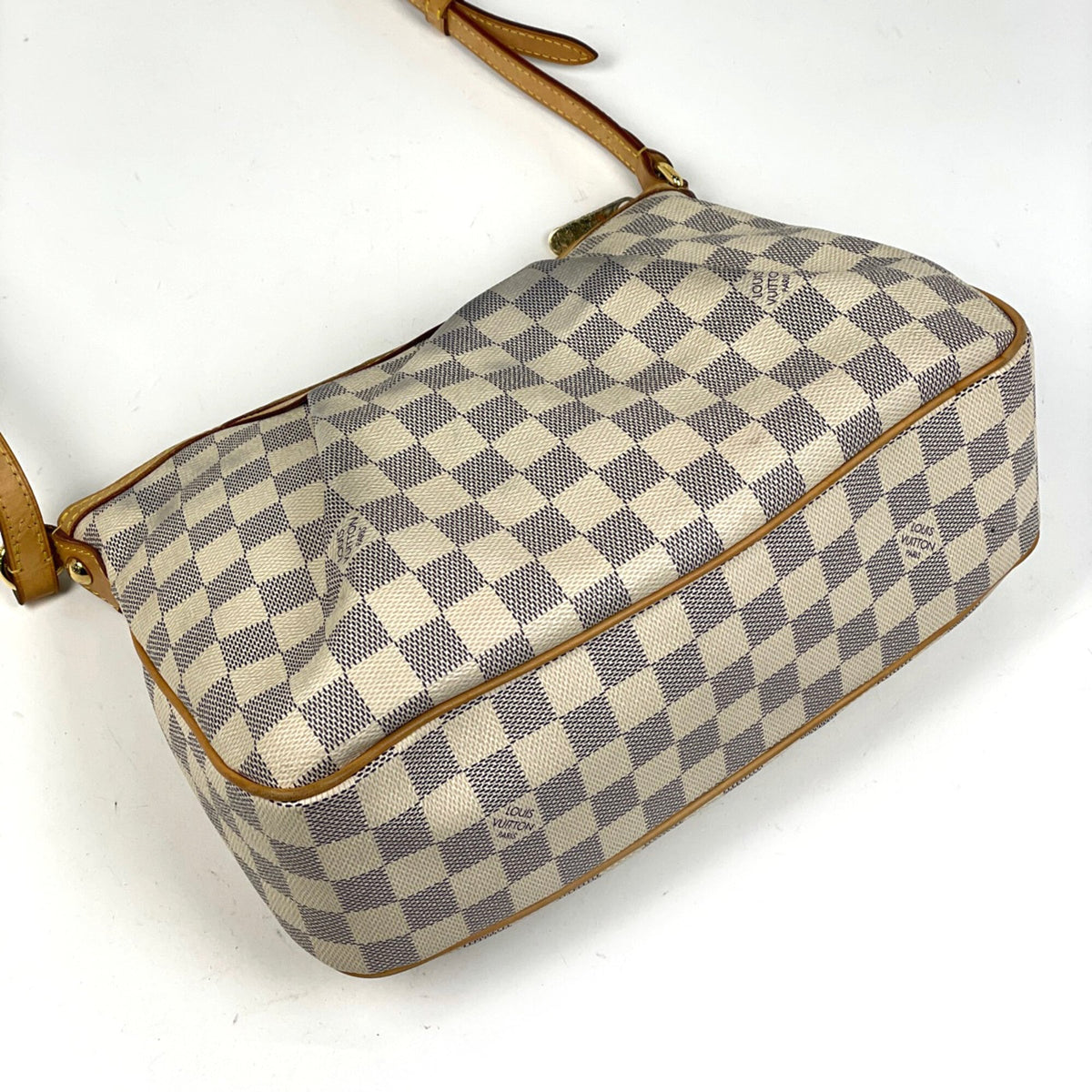 Louis Vuitton White Damier Azur Shoulder Bag (Pre-Owned)