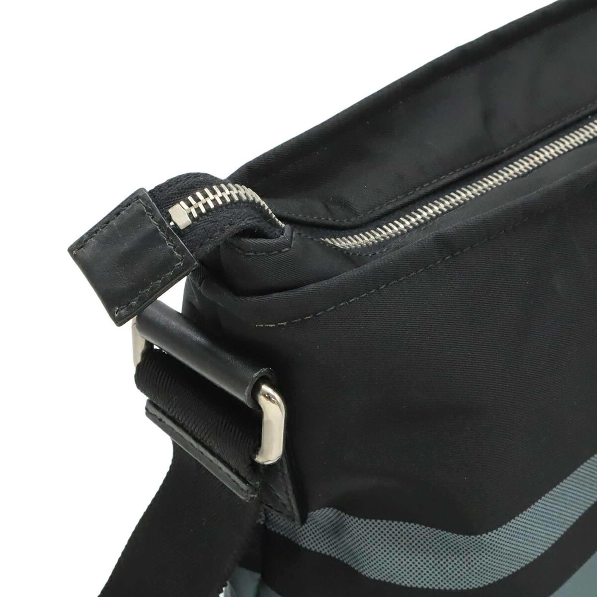 Gucci Black Gray Nylon Leather Shoulder Bag (Pre-Owned)
