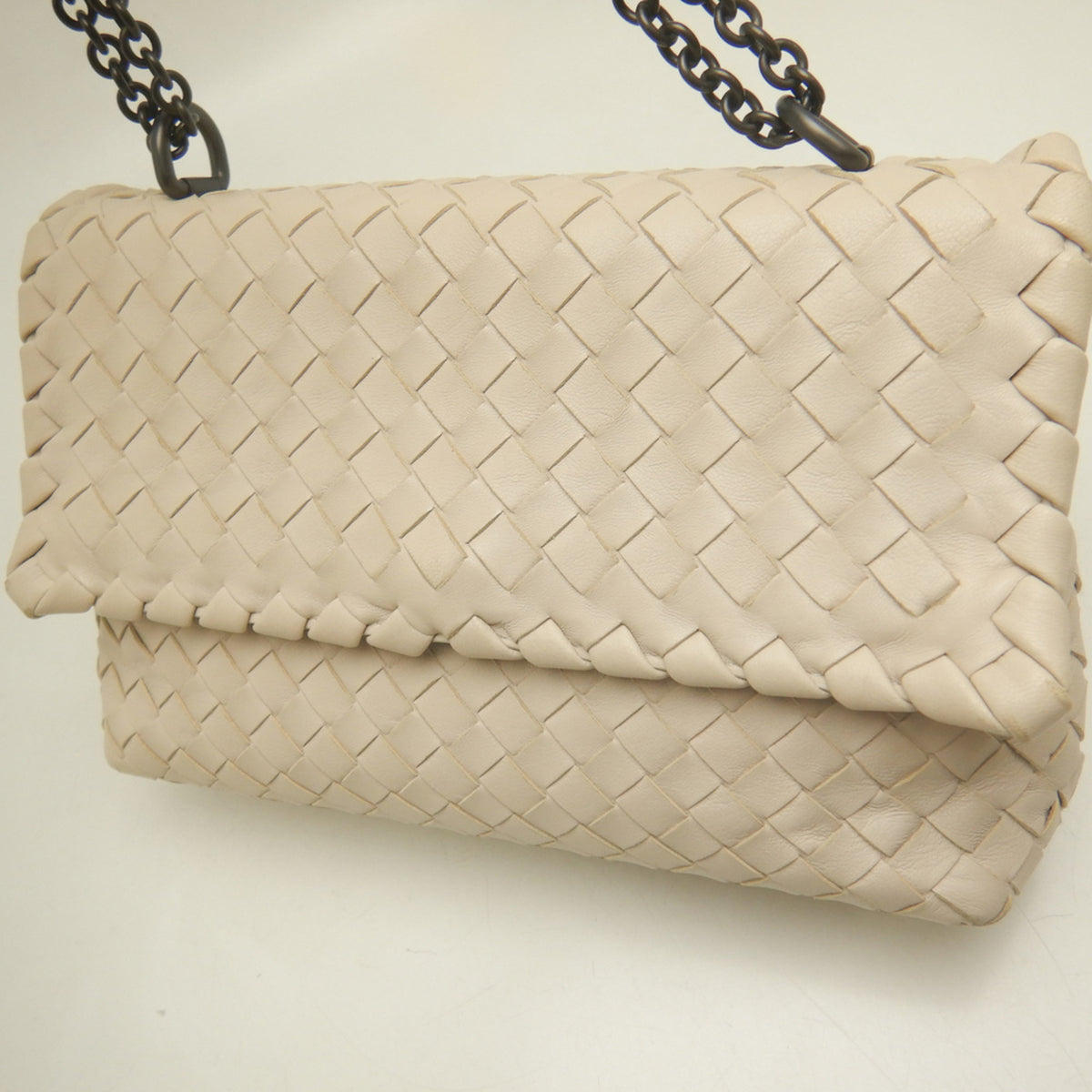 Bottega Veneta Ivory Leather Shoulder Bag (Pre-Owned)