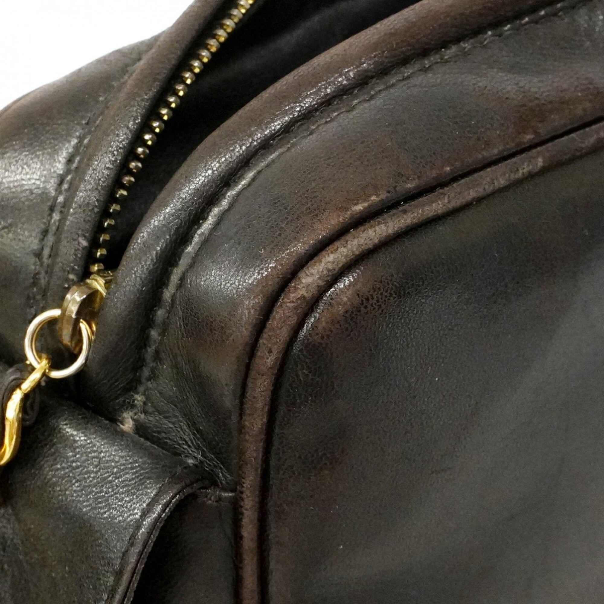 Chanel Black Leather Shoulder Bag (Pre-Owned)