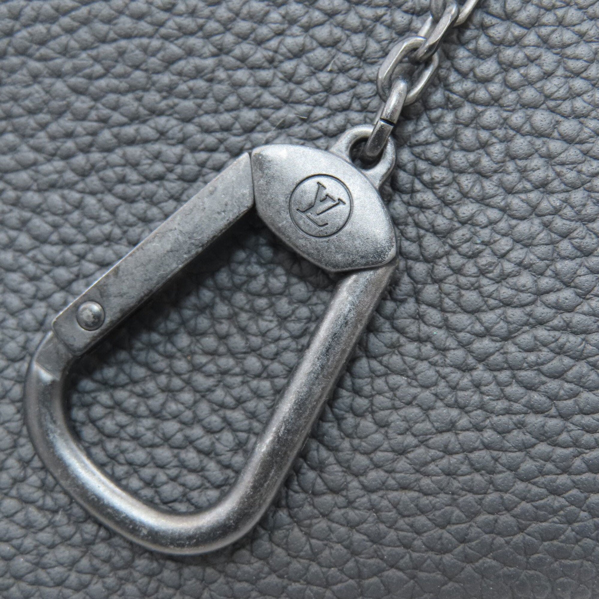 Louis Vuitton Noir Leather Pochette (Pre-Owned)