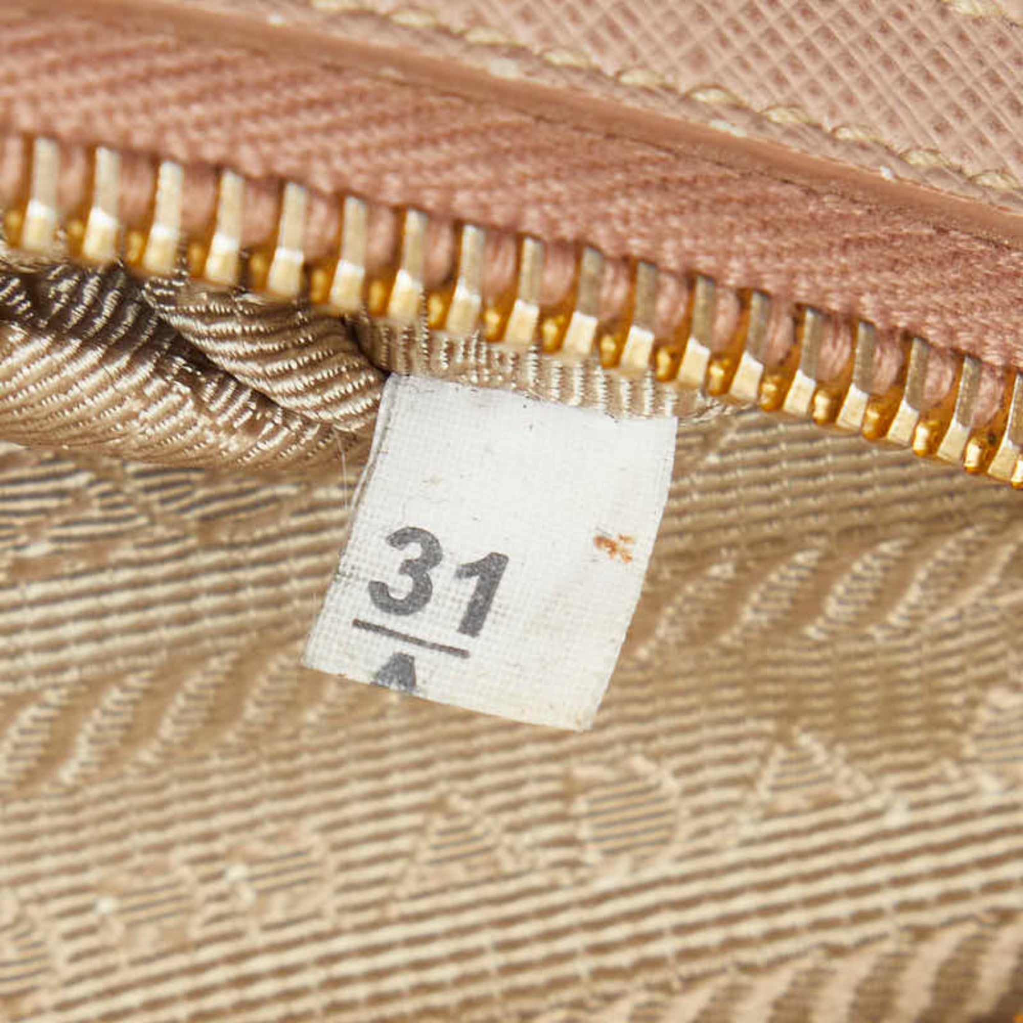 Prada Beige Saffiano Triangle Leather Handbag Shoulder Bag (Pre-Owned)