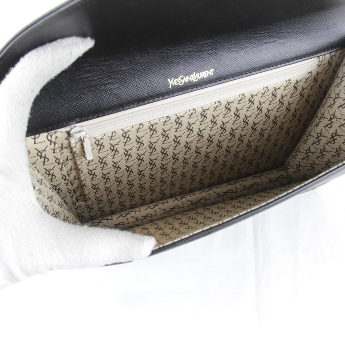 Saint Laurent Black Leather Clutch Bag (Pre-Owned)