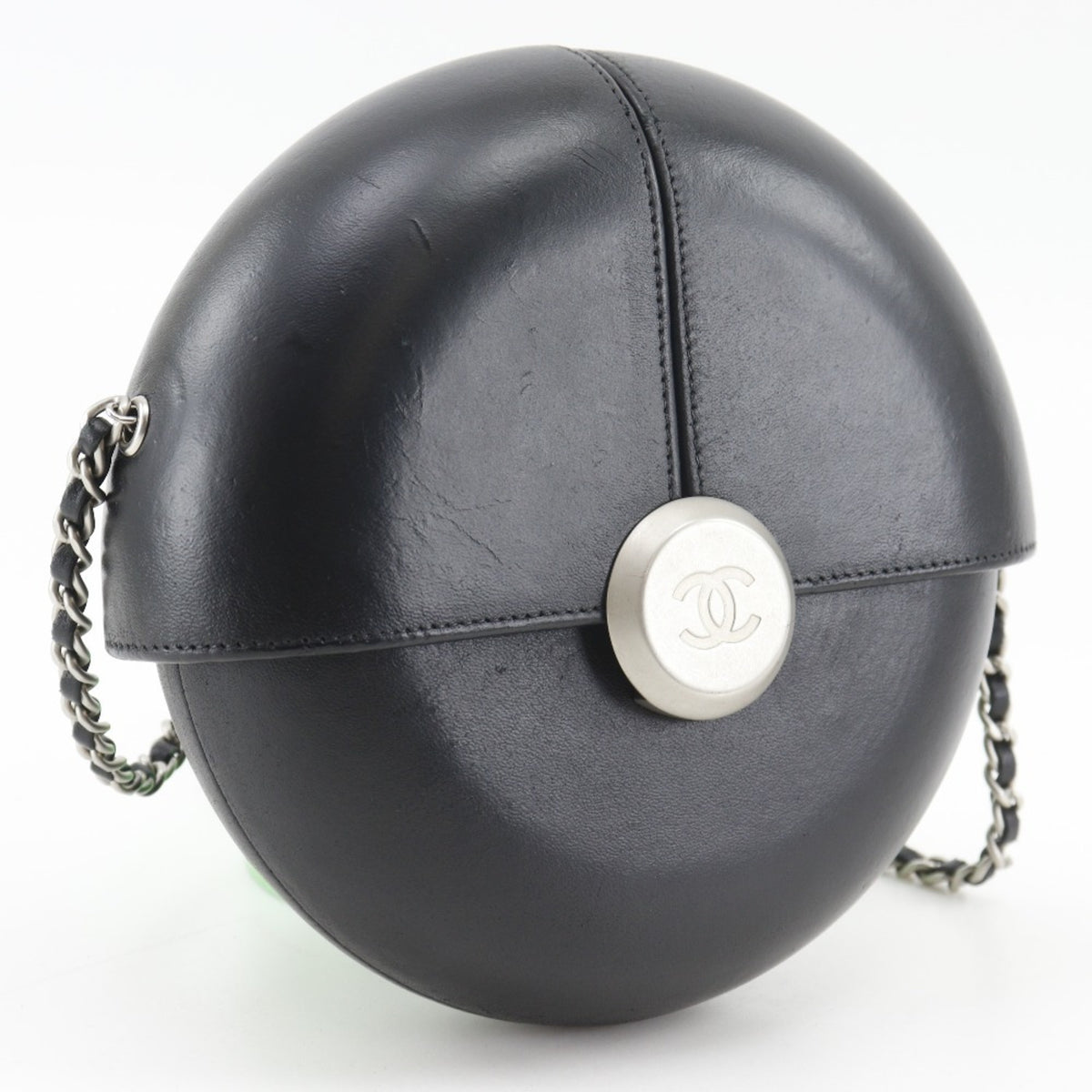 Chanel Black Leather Shoulder Bag (Pre-Owned)