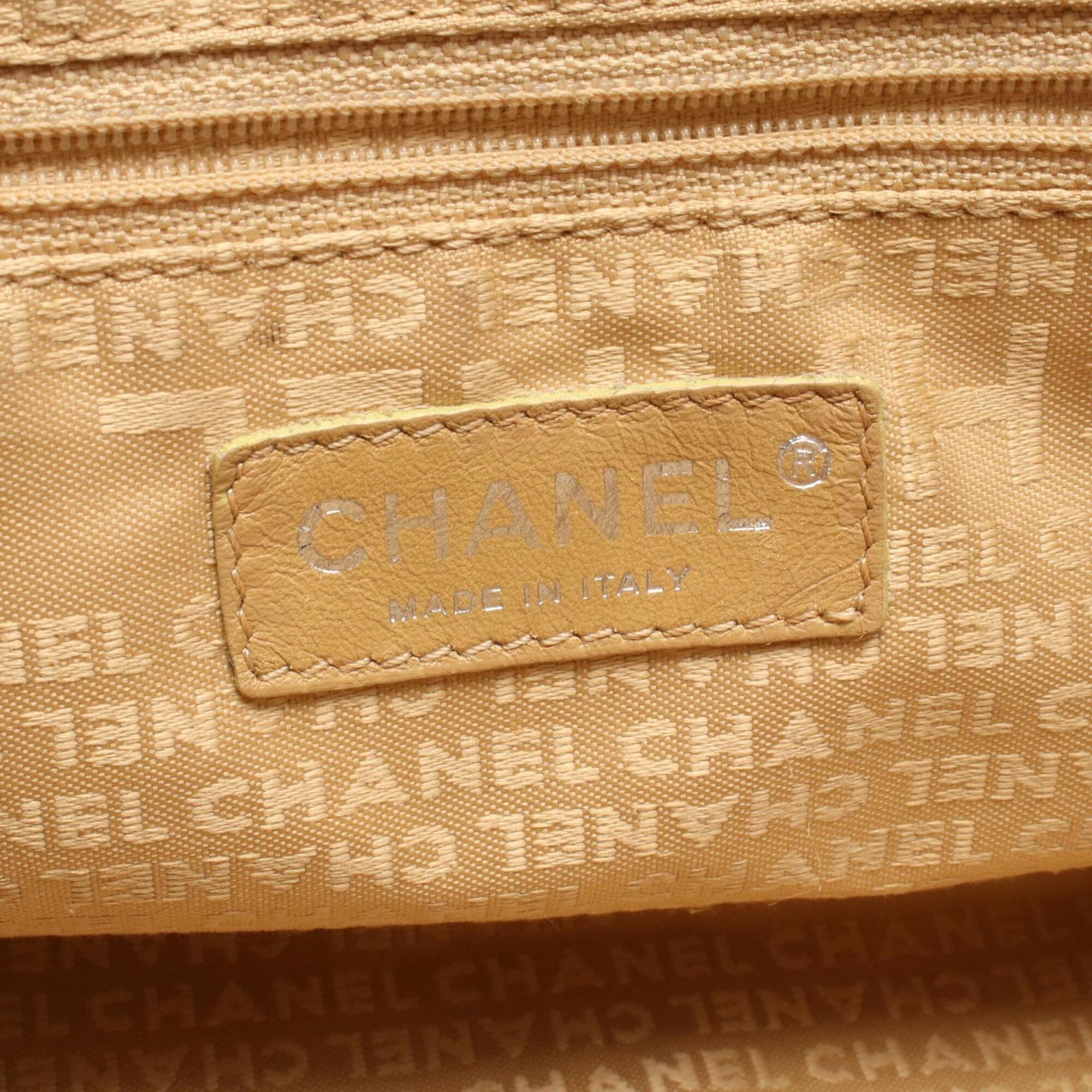 Chanel Black Leather Handbag (Pre-Owned)